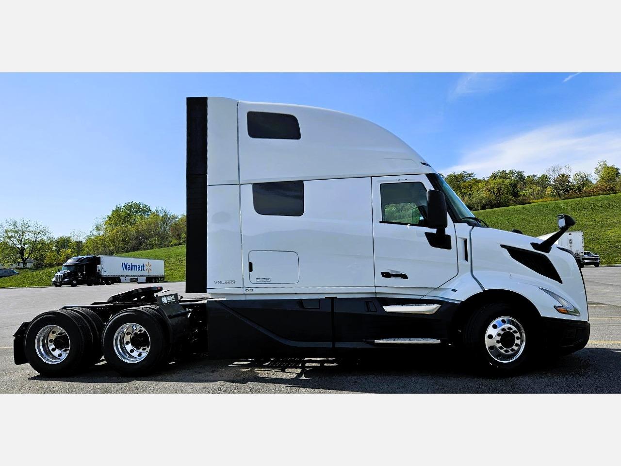 2026 Volvo VNL 860 in Altoona, PA — photo 3