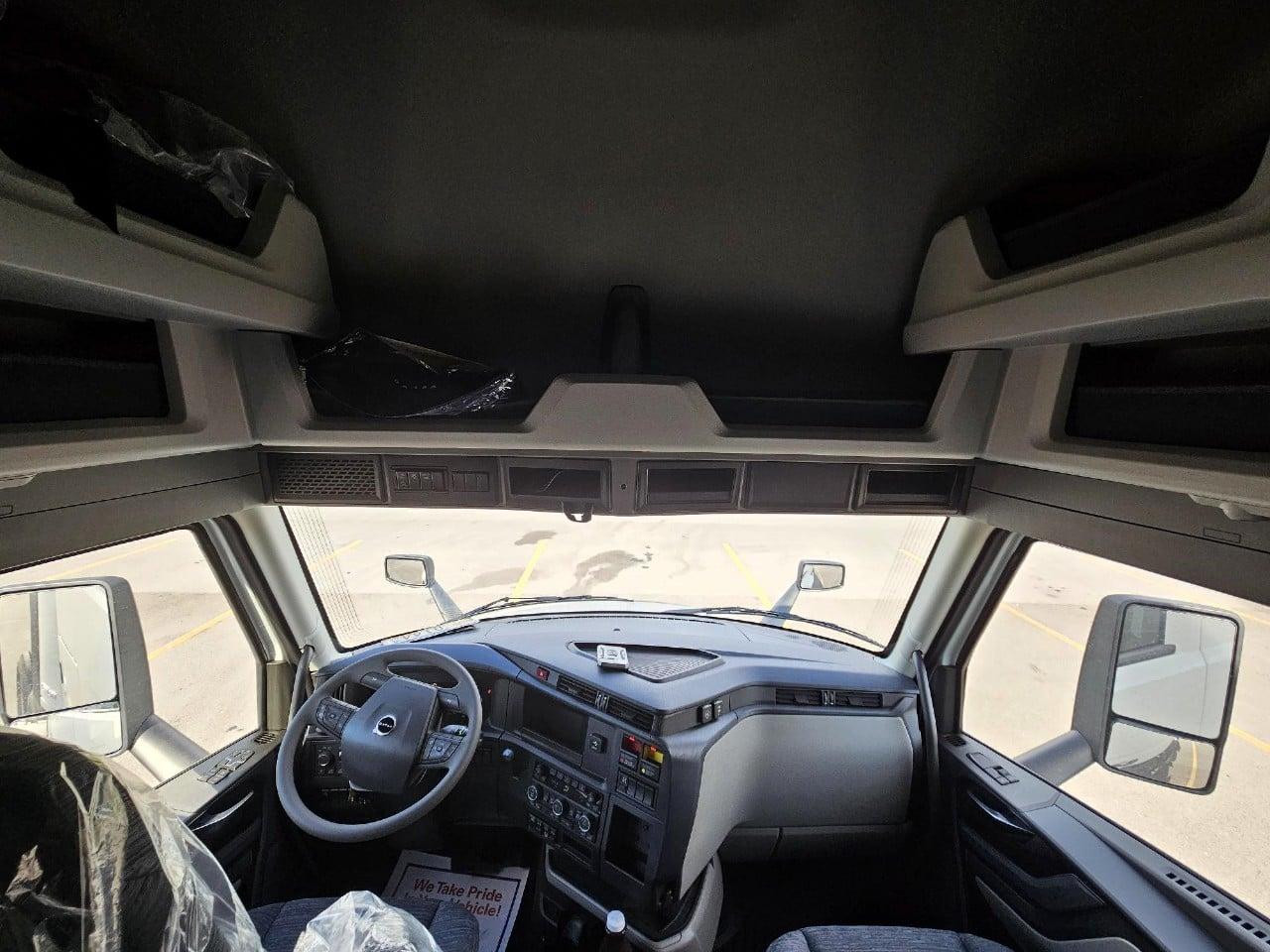 2026 Volvo VNL 860 in Altoona, PA — photo 8