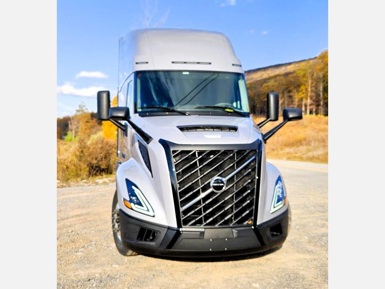 2026 Volvo VNL 860 in Altoona, PA — photo 2