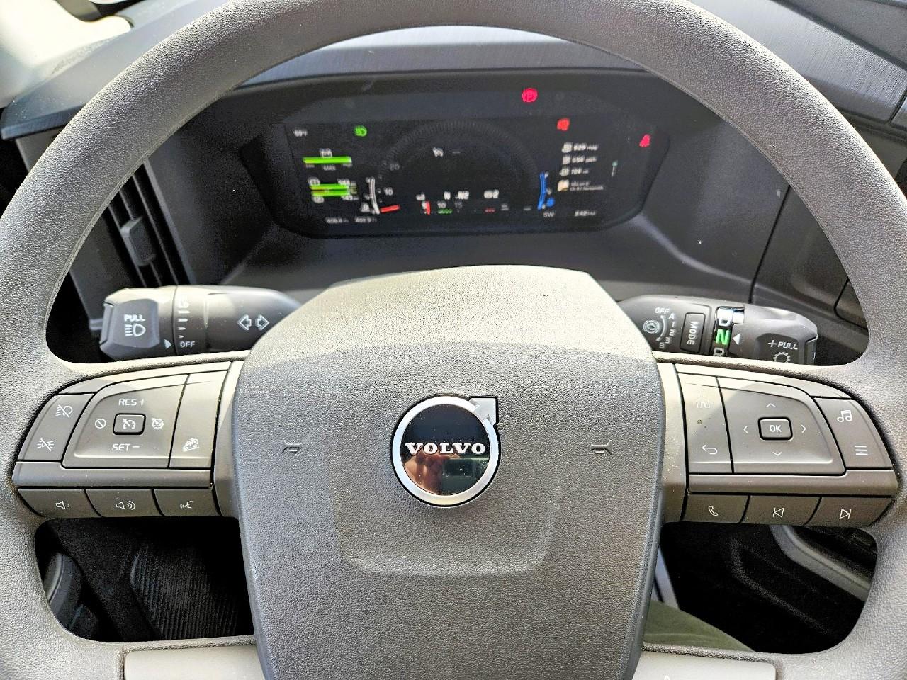 2026 Volvo VNL 860 in Altoona, PA — photo 5