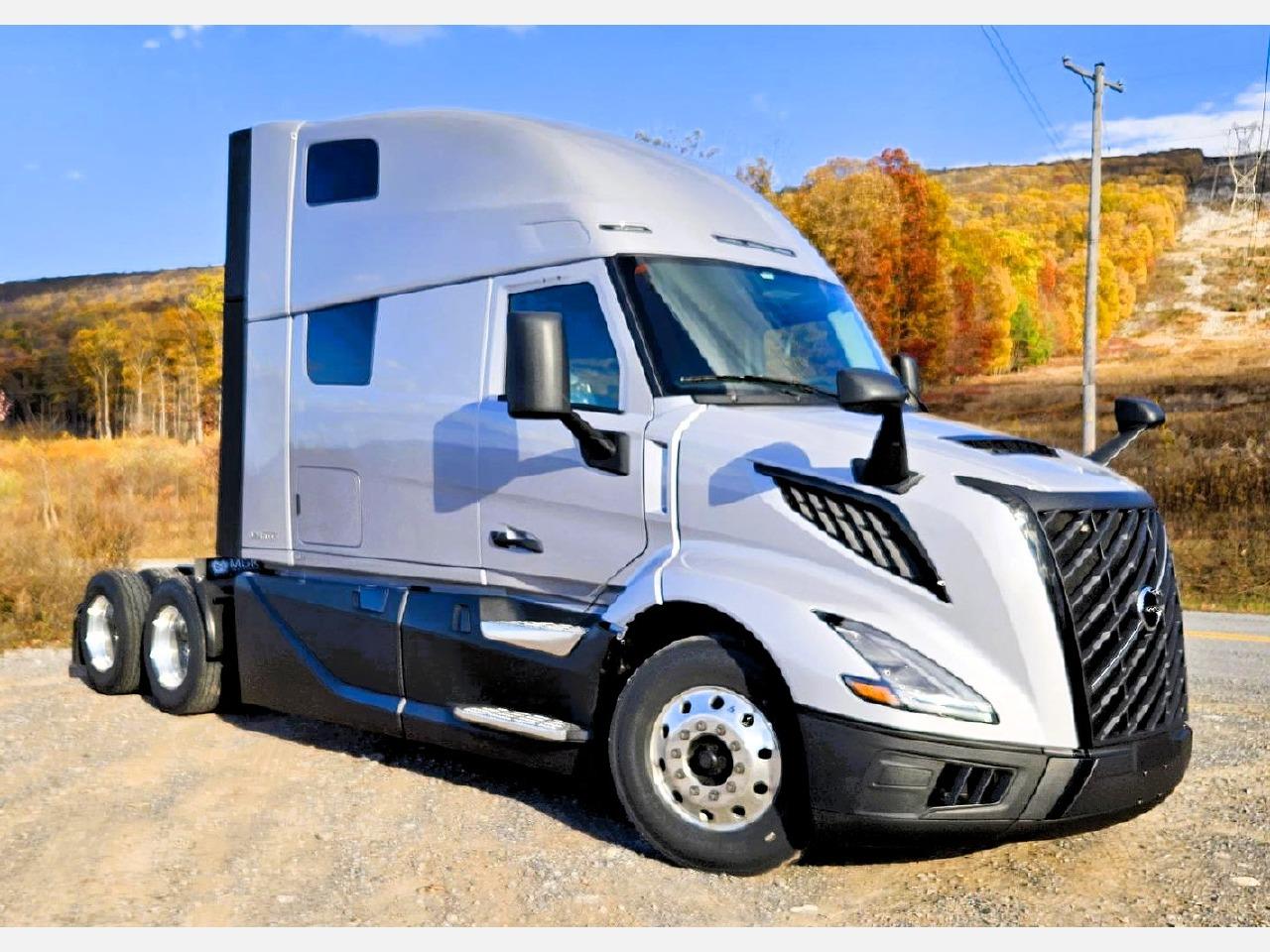 2026 Volvo VNL 860 in Altoona, PA — photo 3