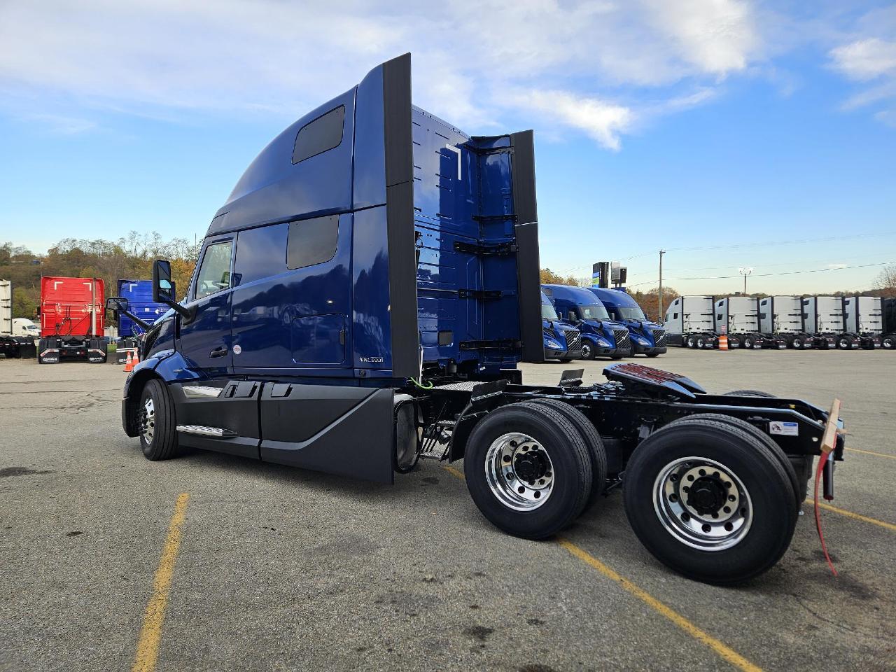 2026 Volvo VNL 860 in West Newton, PA — photo 5
