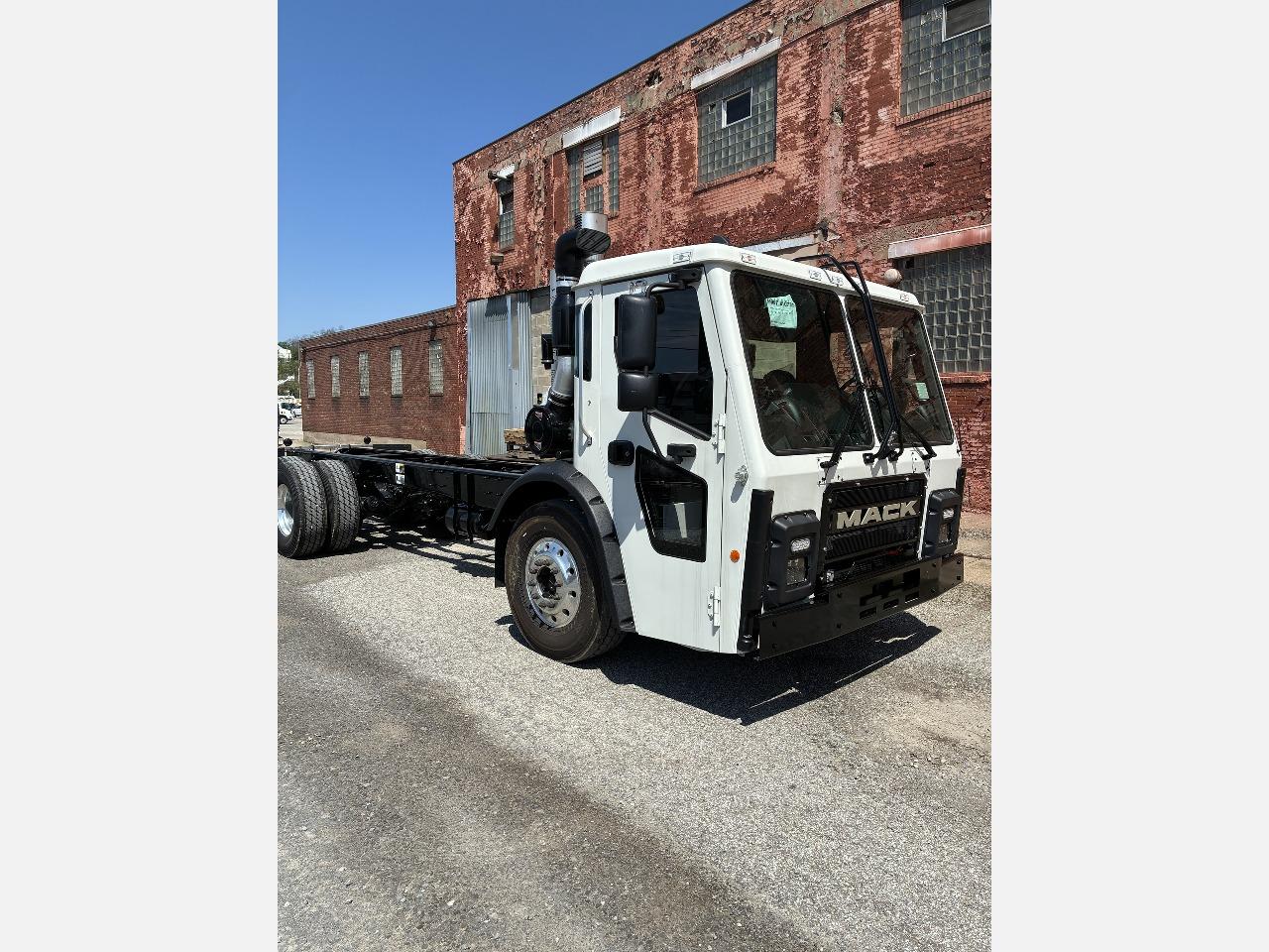 2025 Mack LR