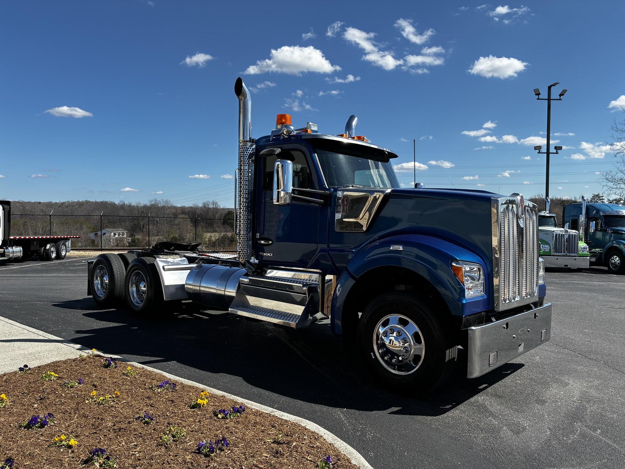 2022 Kenworth W990 in Lynchburg, VA, VA — photo 3