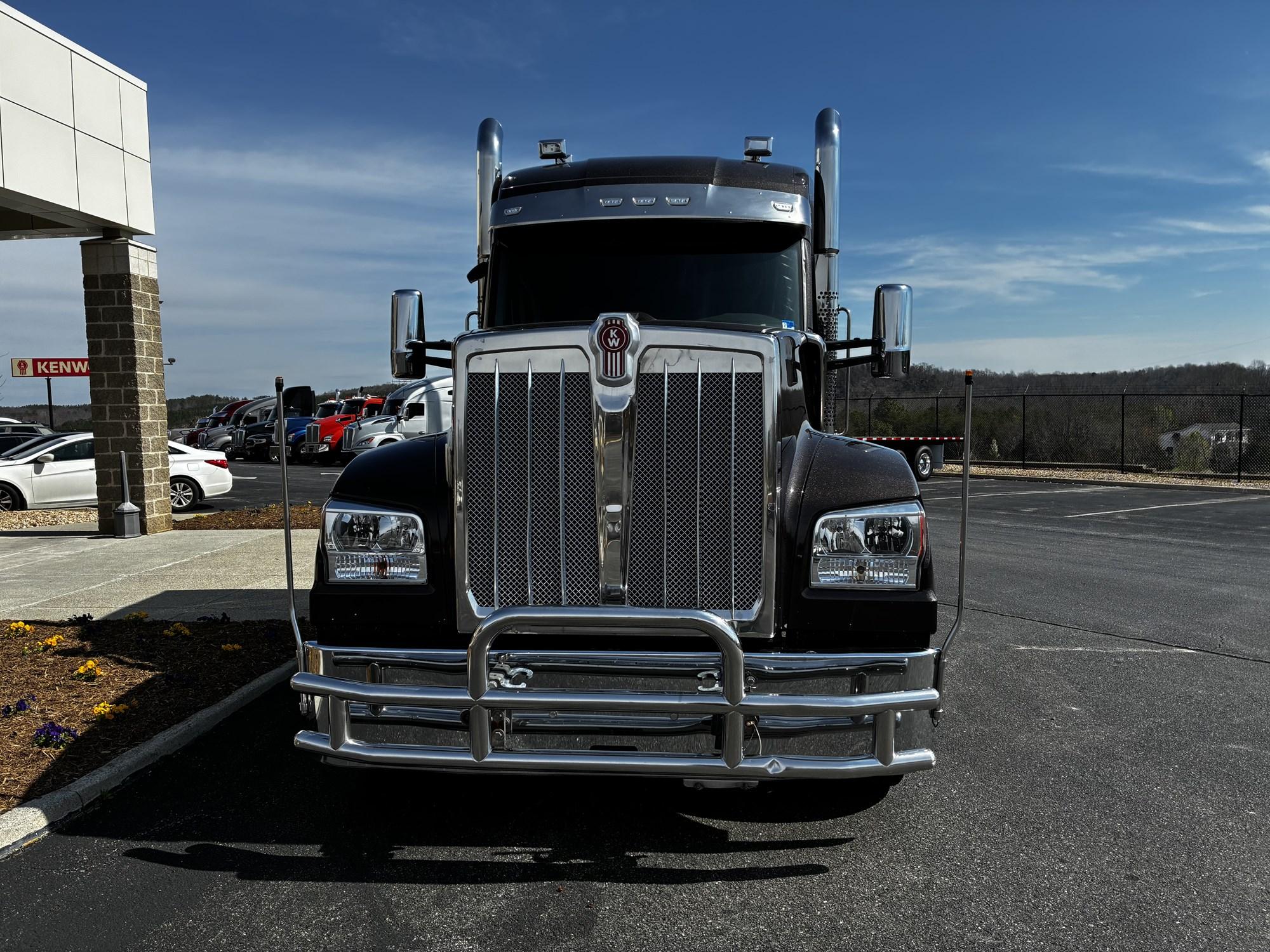 2023 Kenworth W990 in Lynchburg, VA, VA — photo 2
