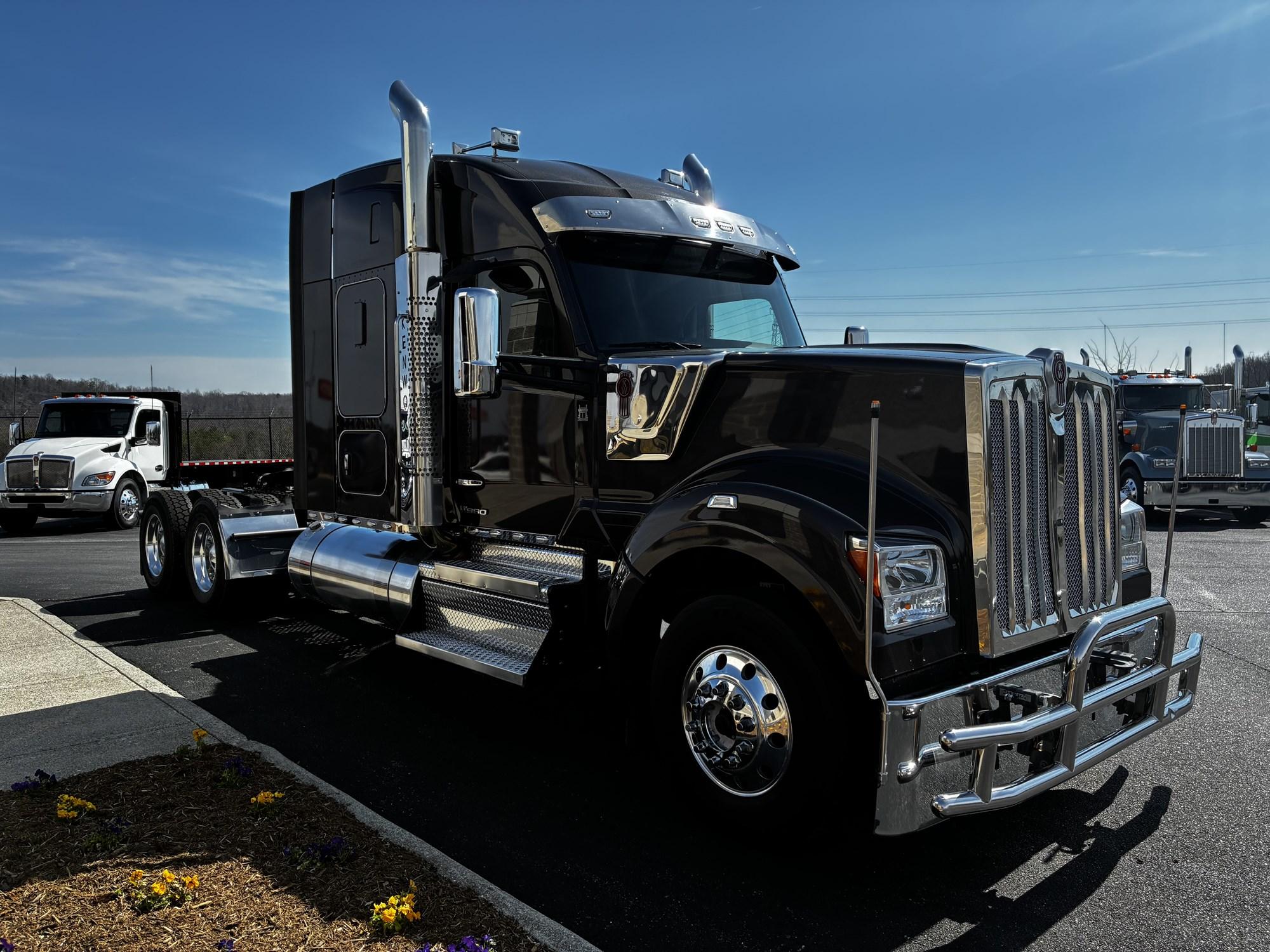 2023 Kenworth W990 in Lynchburg, VA, VA — photo 3