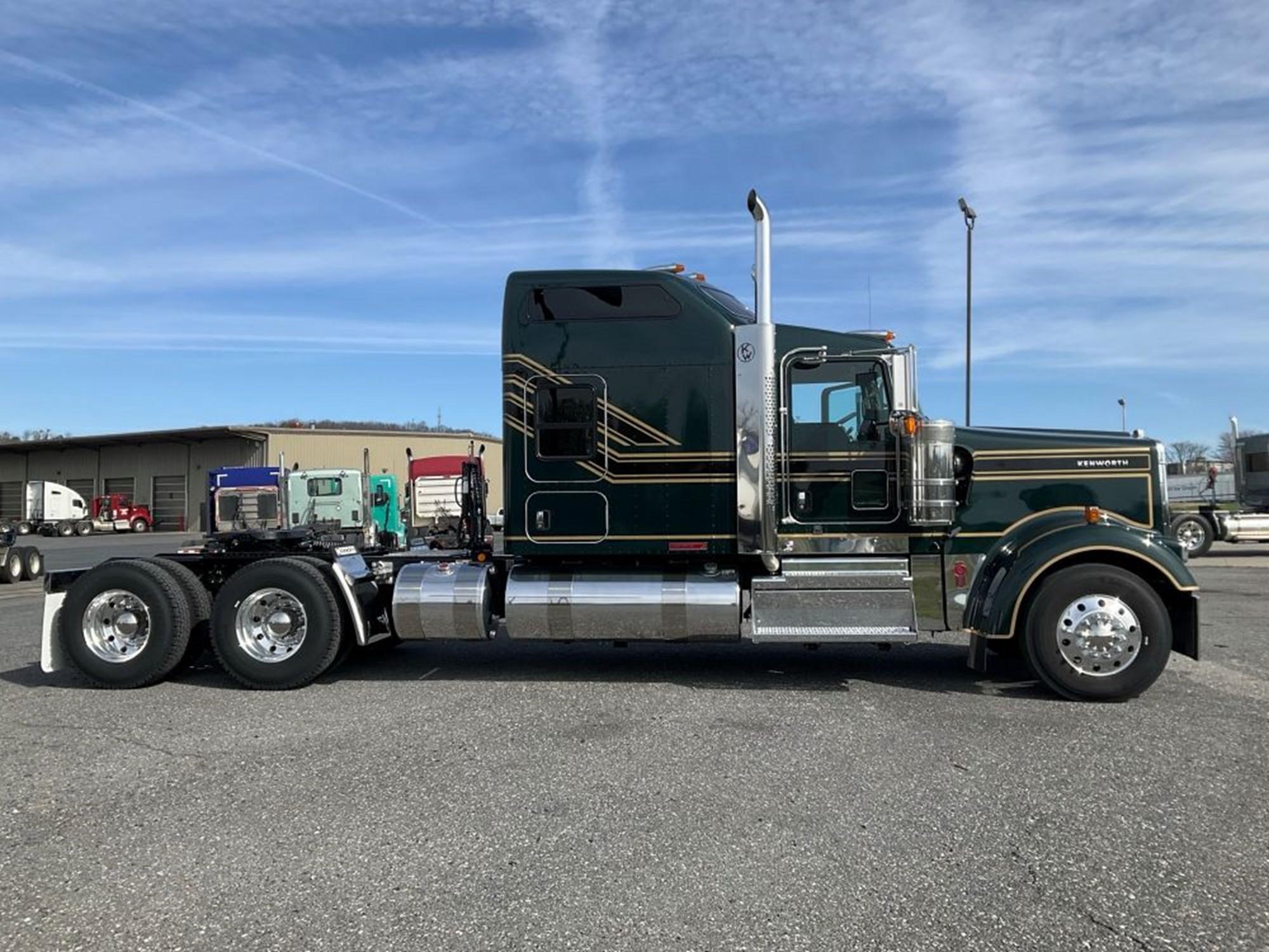 2027 Kenworth W900 in Harrisonburg, VA, VA — photo 6