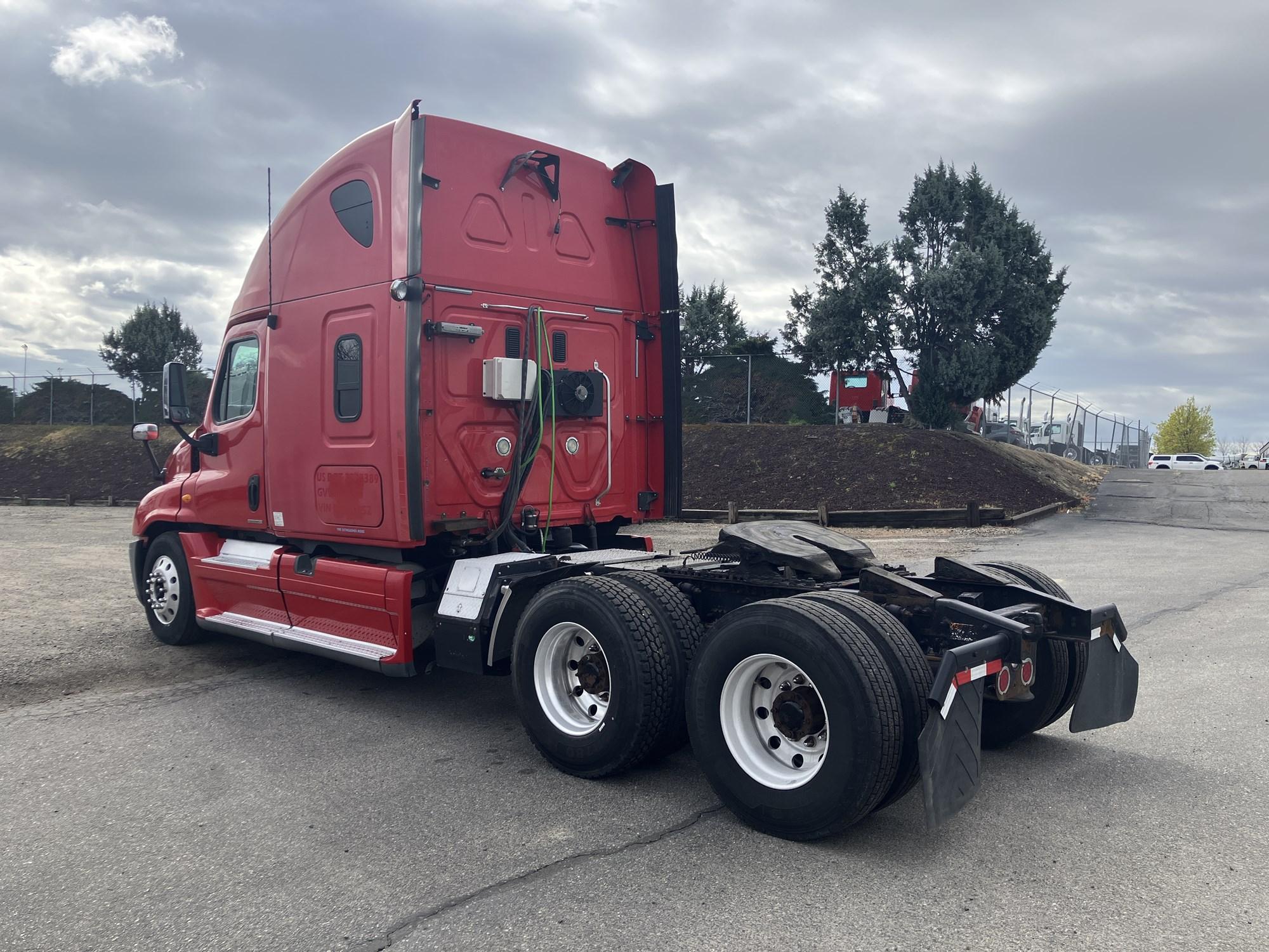 2011 Freightliner Cascadia in Boise, ID, ID — photo 3