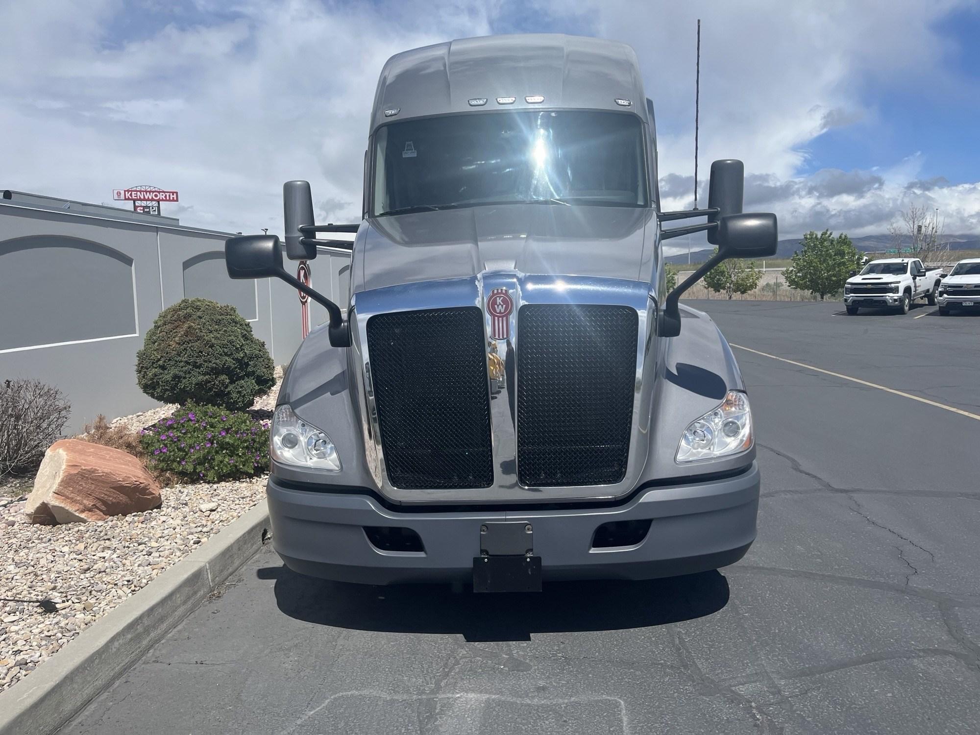 2022 Kenworth T680 in Salt Lake, UT, UT — photo 3