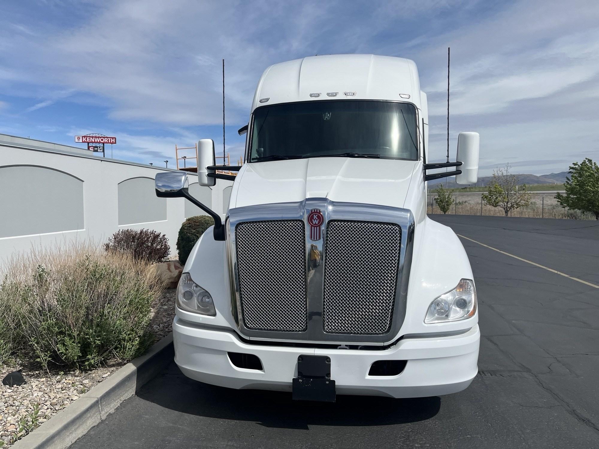 2022 Kenworth T680 in Salt Lake, UT, UT — photo 3