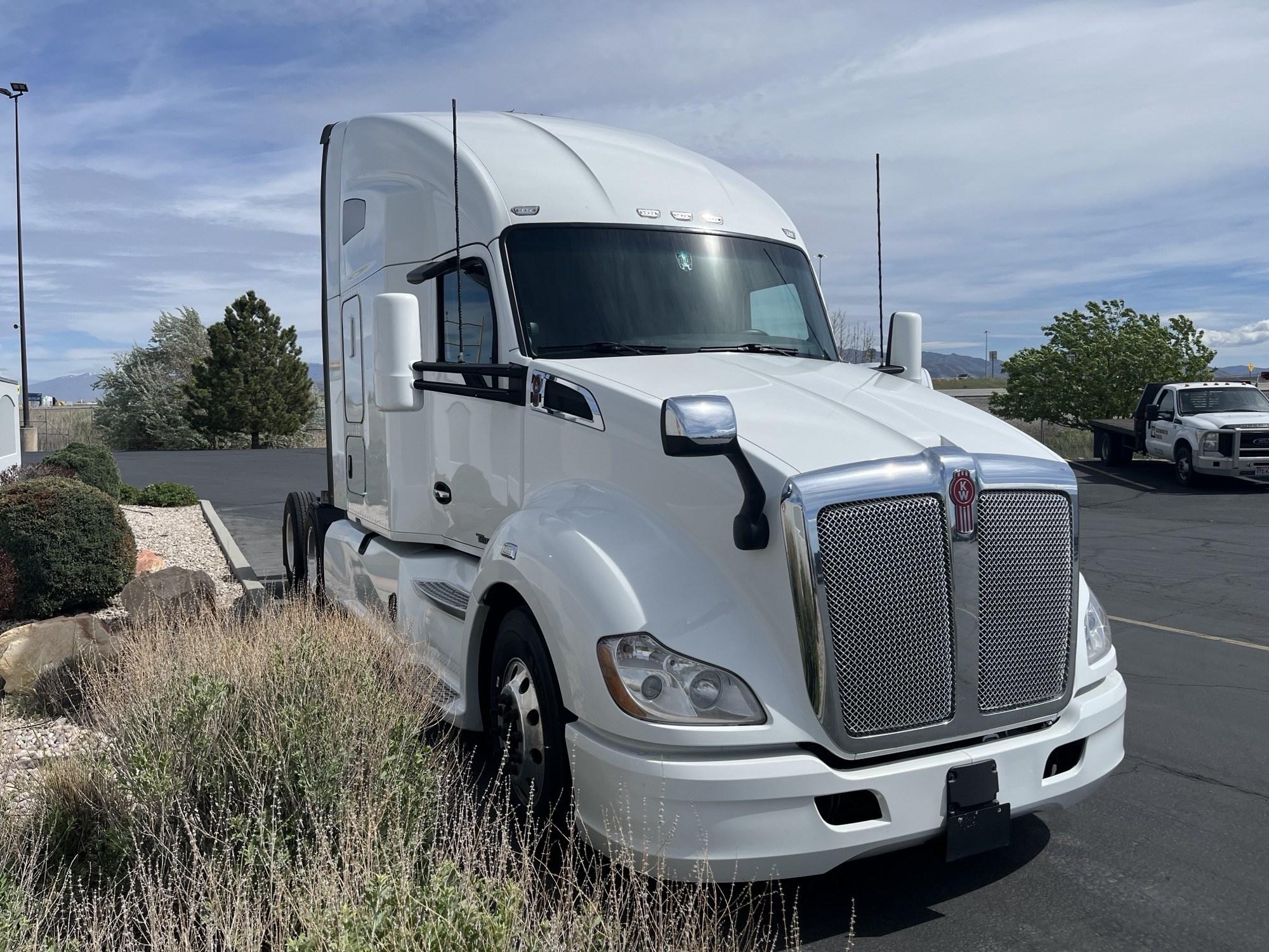 2022 Kenworth T680 in Salt Lake, UT, UT — photo 4