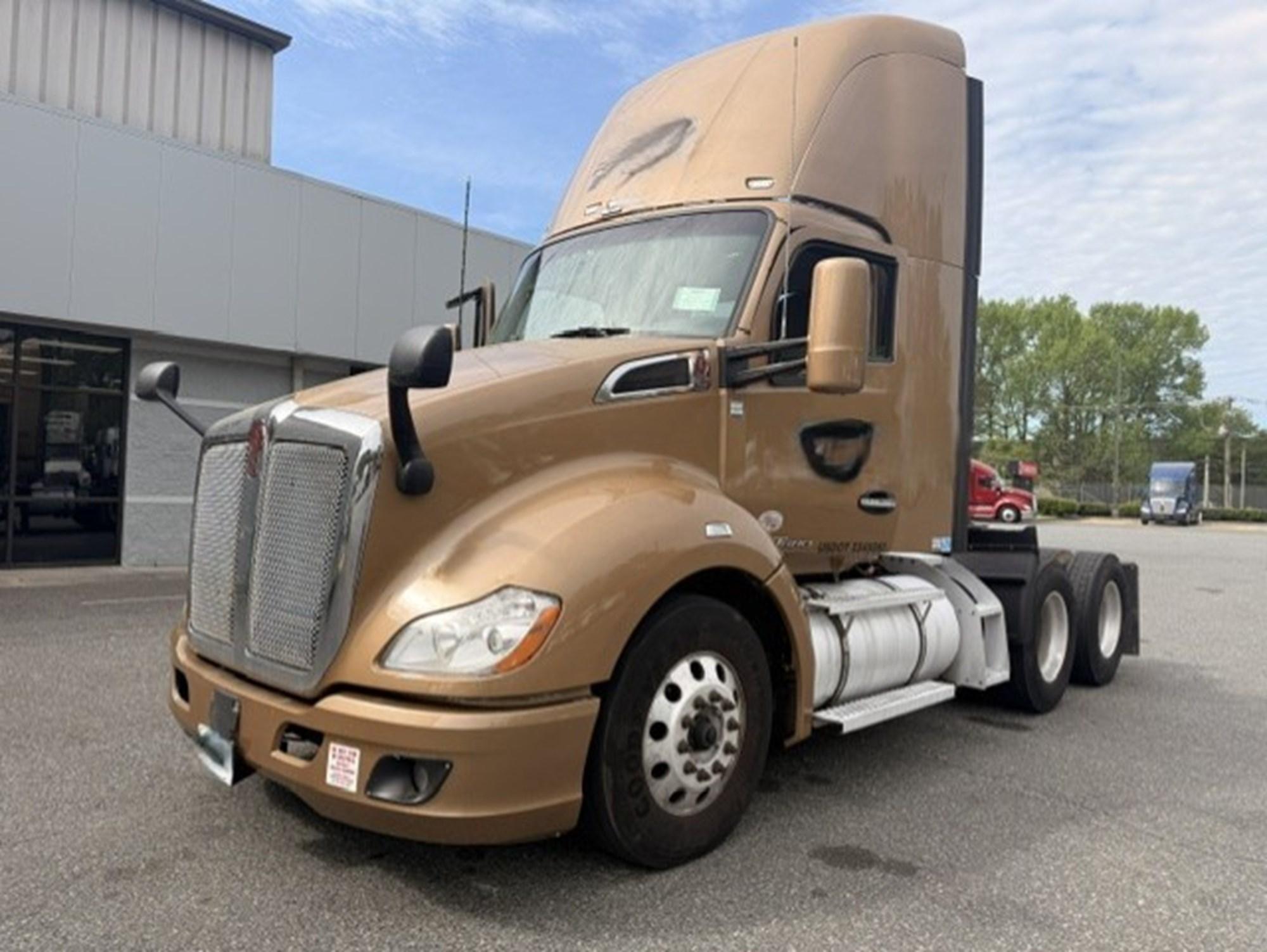 2022 Kenworth T680 in Chesapeake, VA, VA — photo 2