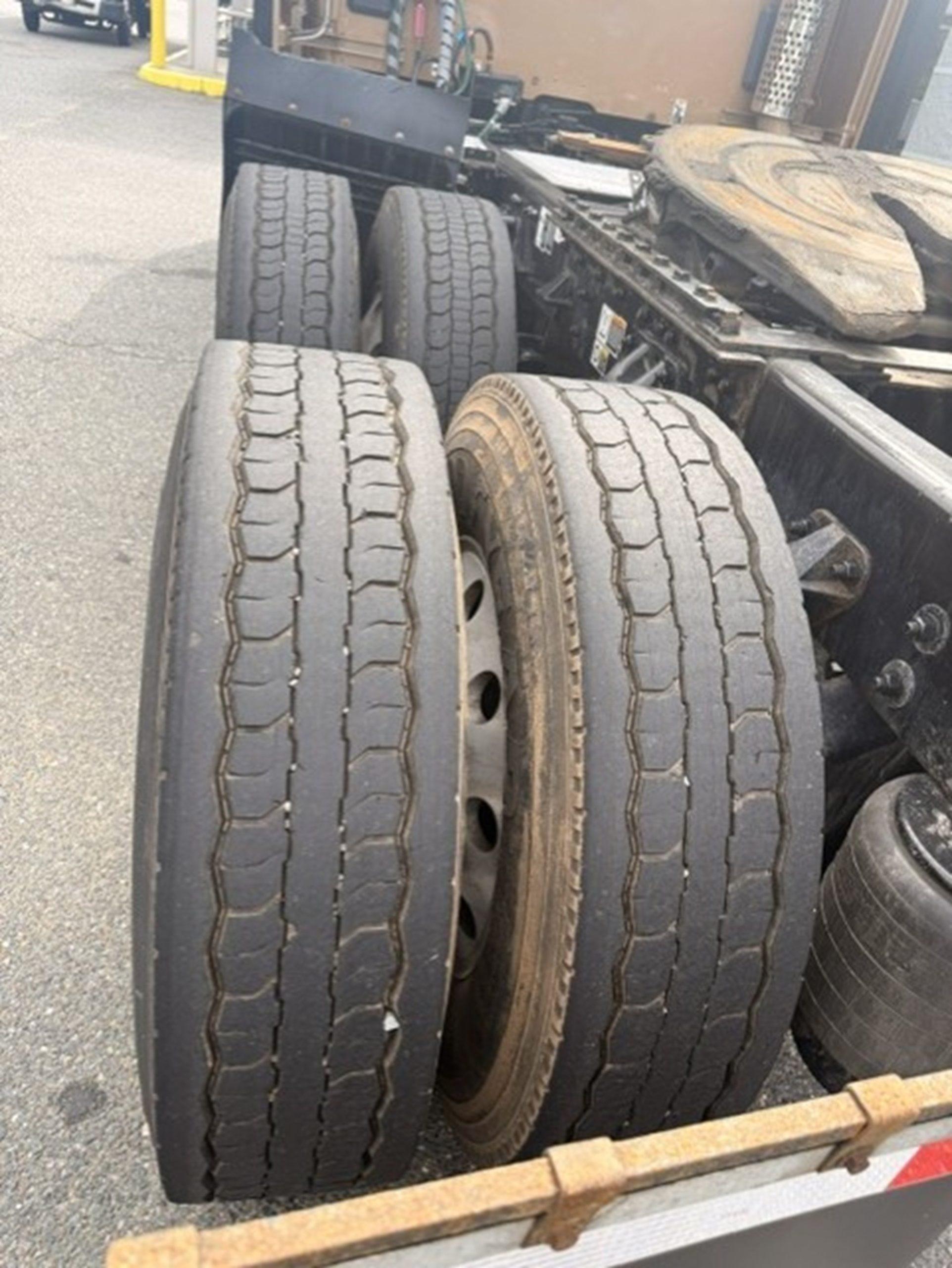 2022 Kenworth T680 in Chesapeake, VA, VA — photo 3