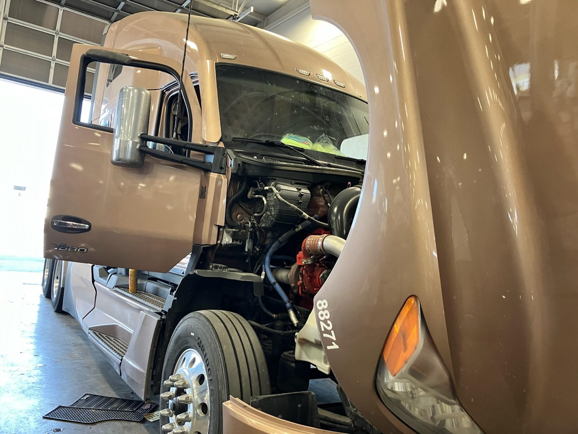 2023 Kenworth T680 in Roanoke, VA, VA — photo 2