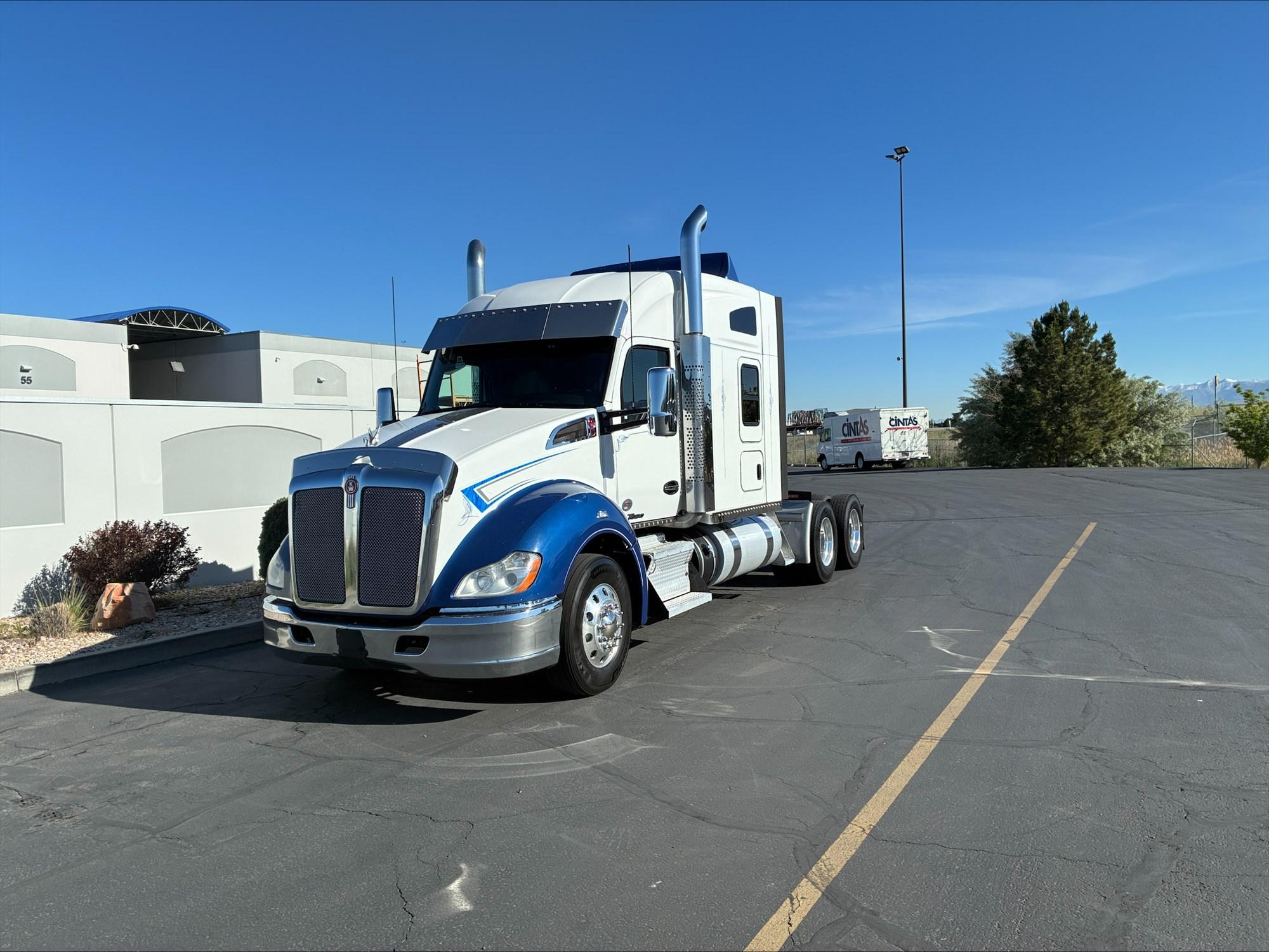 2020 Kenworth T680 in Salt Lake, UT, UT — photo 2