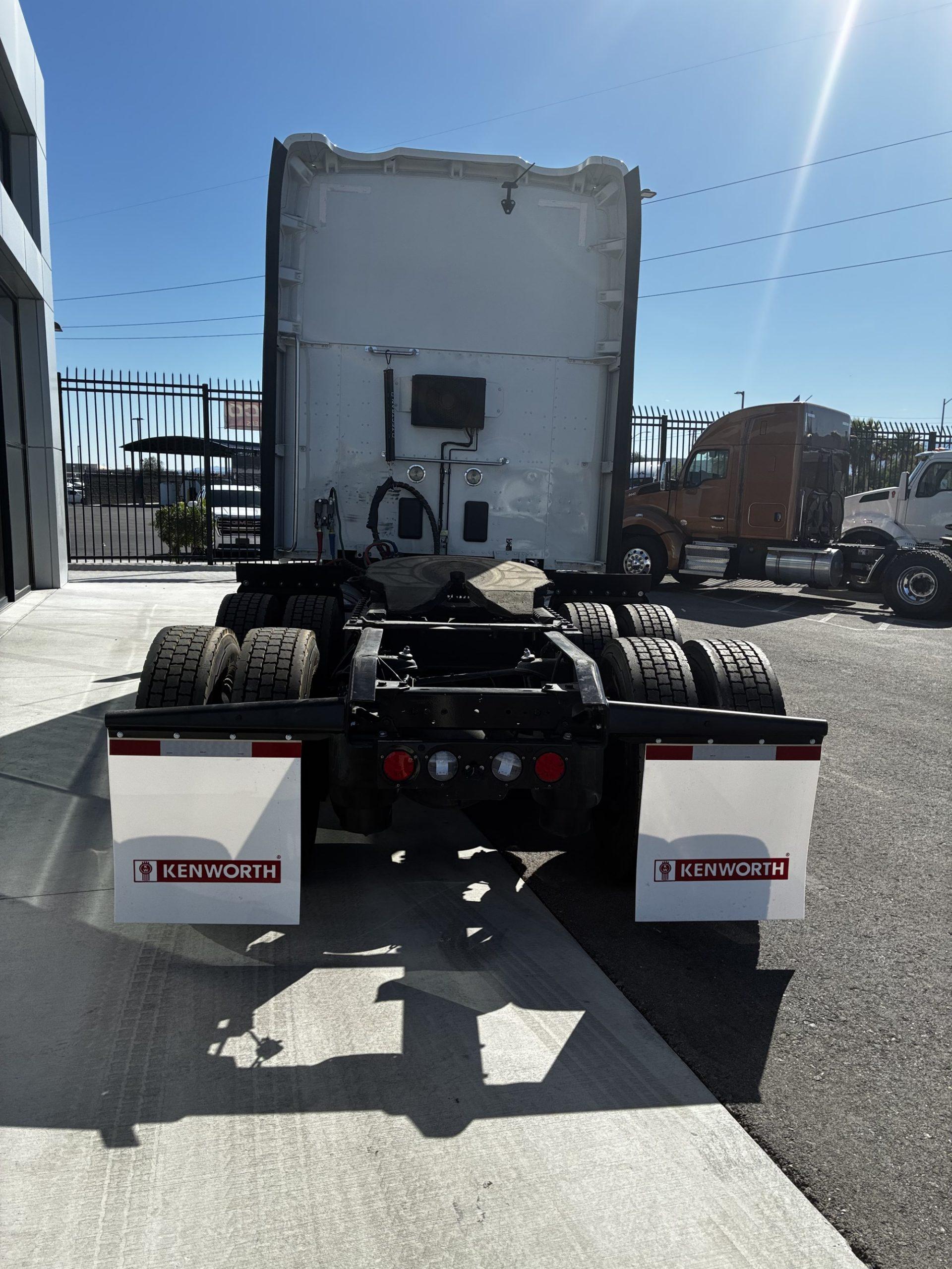2021 Kenworth T680 in Las Vegas, NV, NV — photo 4