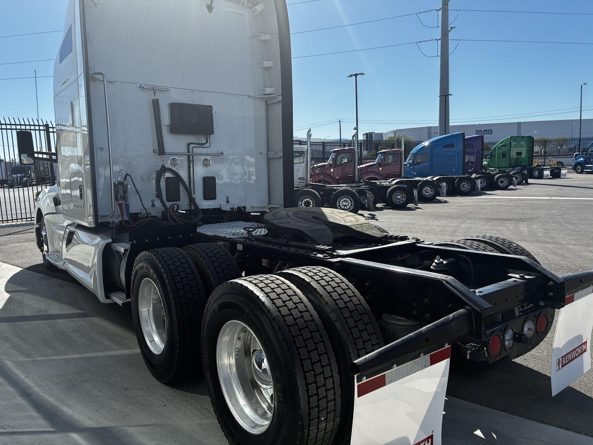 2021 Kenworth T680 in Las Vegas, NV, NV — photo 5