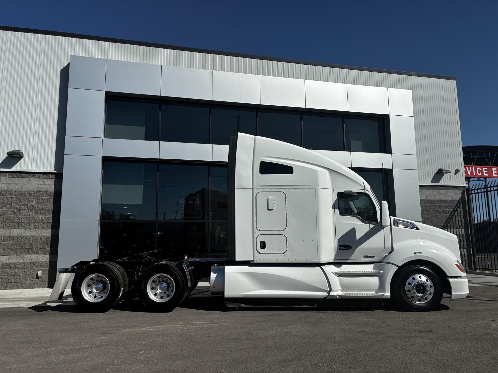 2021 Kenworth T680 in Las Vegas, NV, NV — photo 2