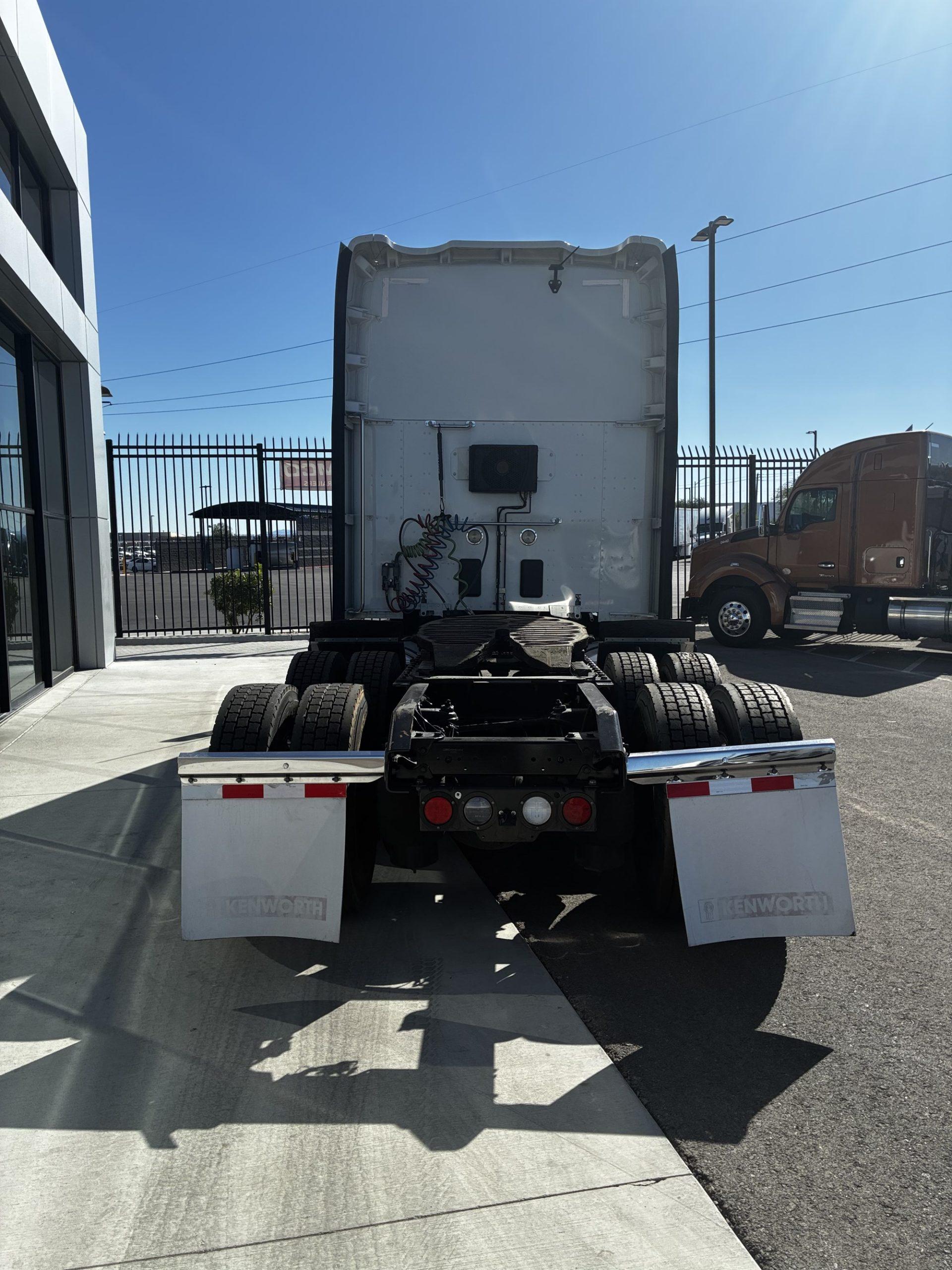 2021 Kenworth T680 in Las Vegas, NV, NV — photo 4