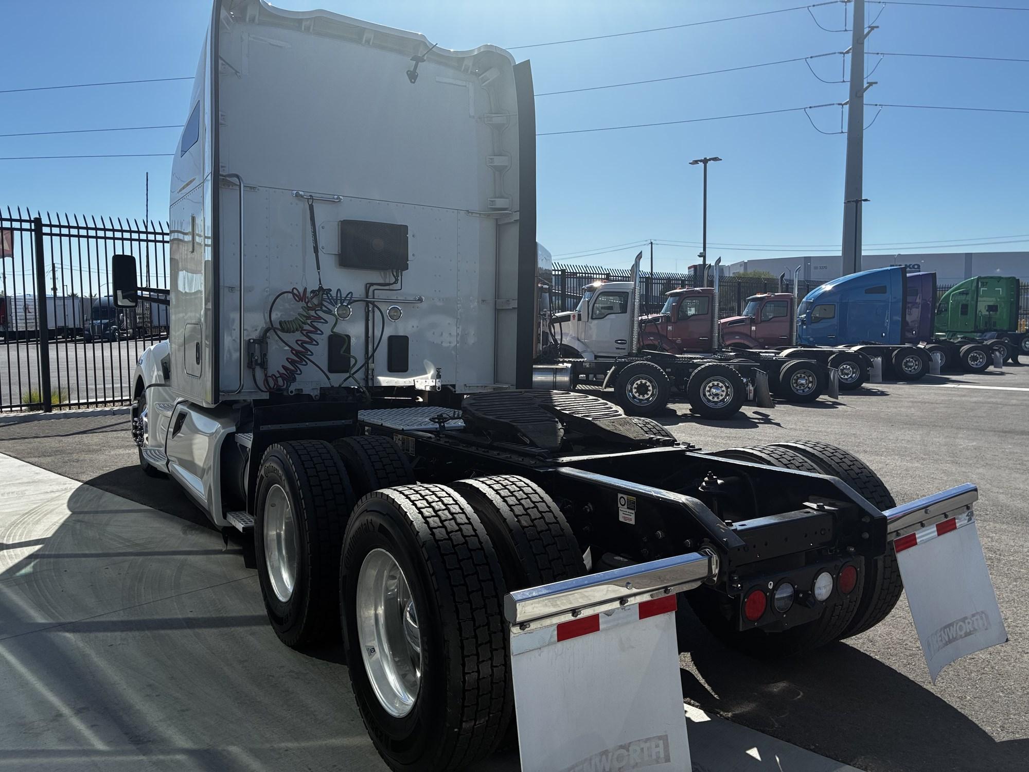 2021 Kenworth T680 in Las Vegas, NV, NV — photo 5