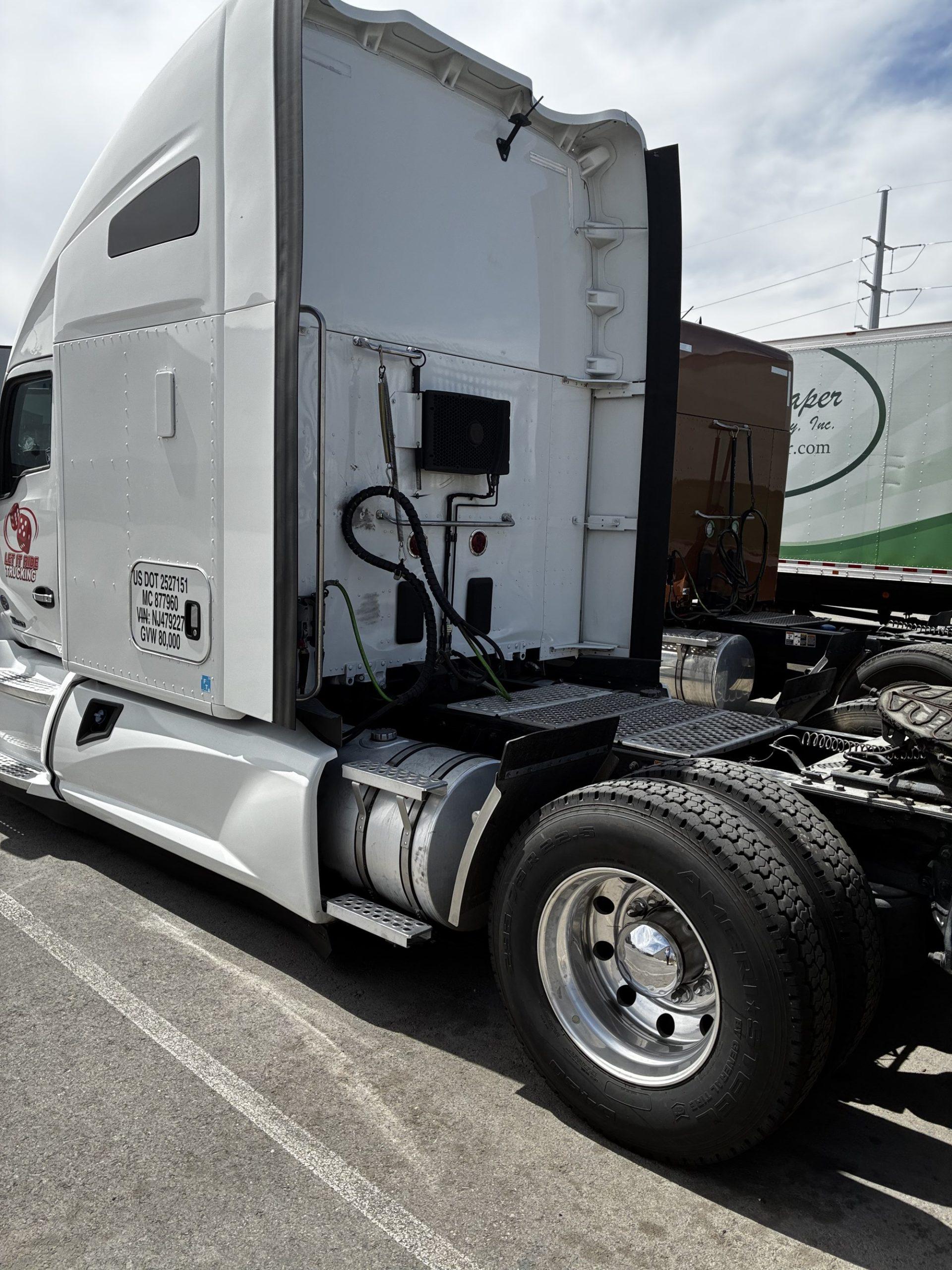 2021 Kenworth T680 in Las Vegas, NV, NV — photo 2