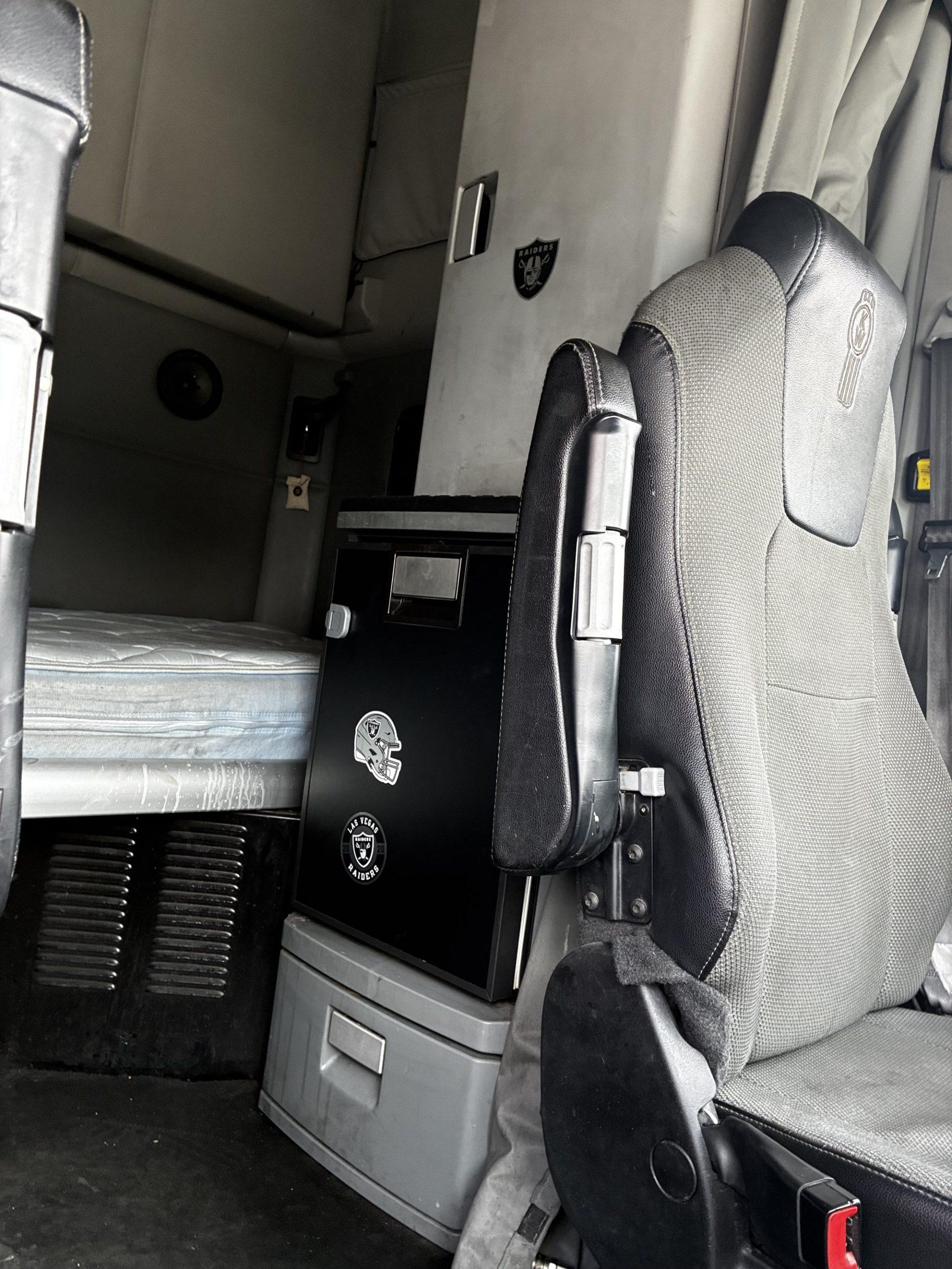 2021 Kenworth T680 in Las Vegas, NV, NV — photo 3