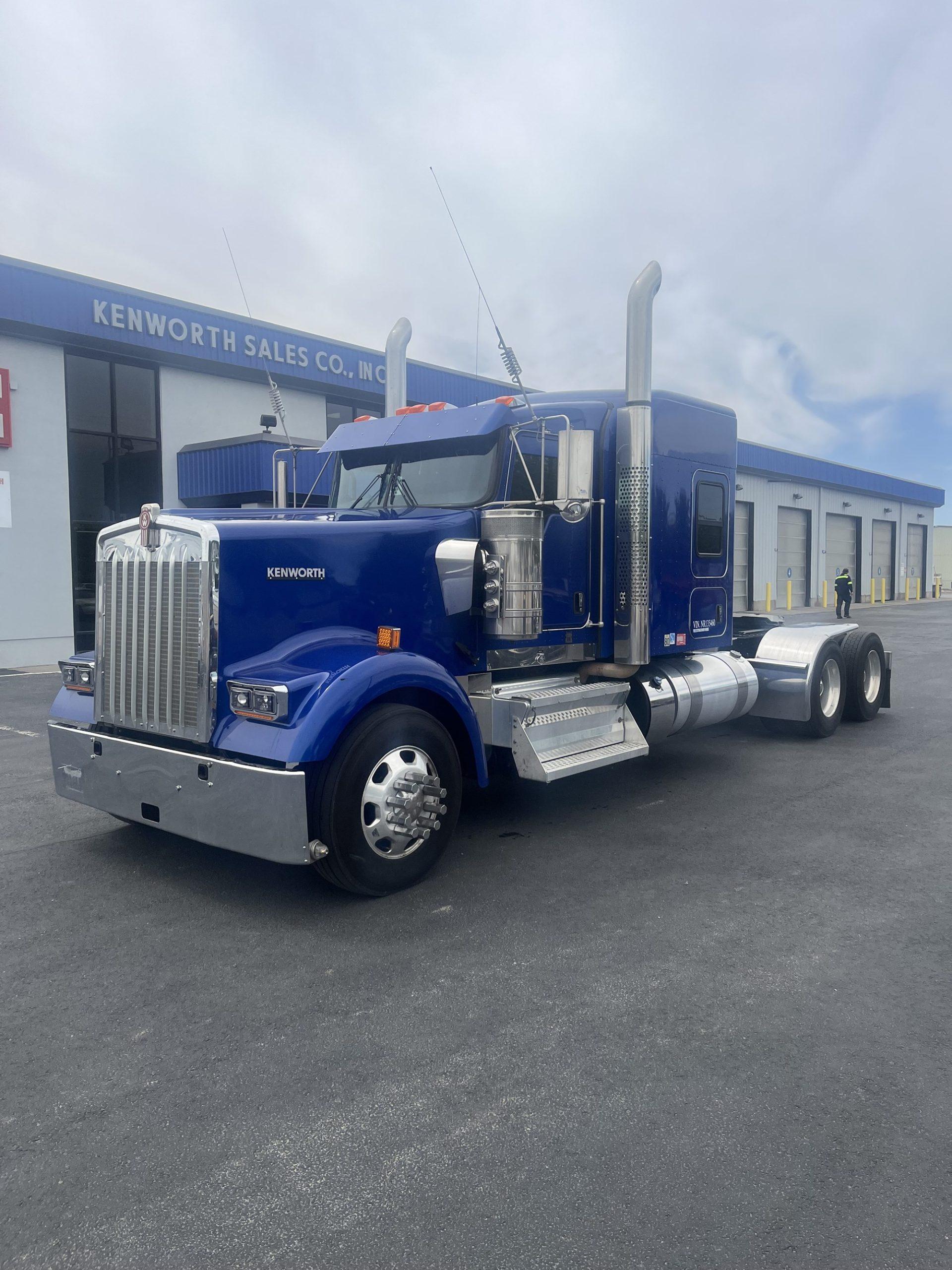 2022 Kenworth W900