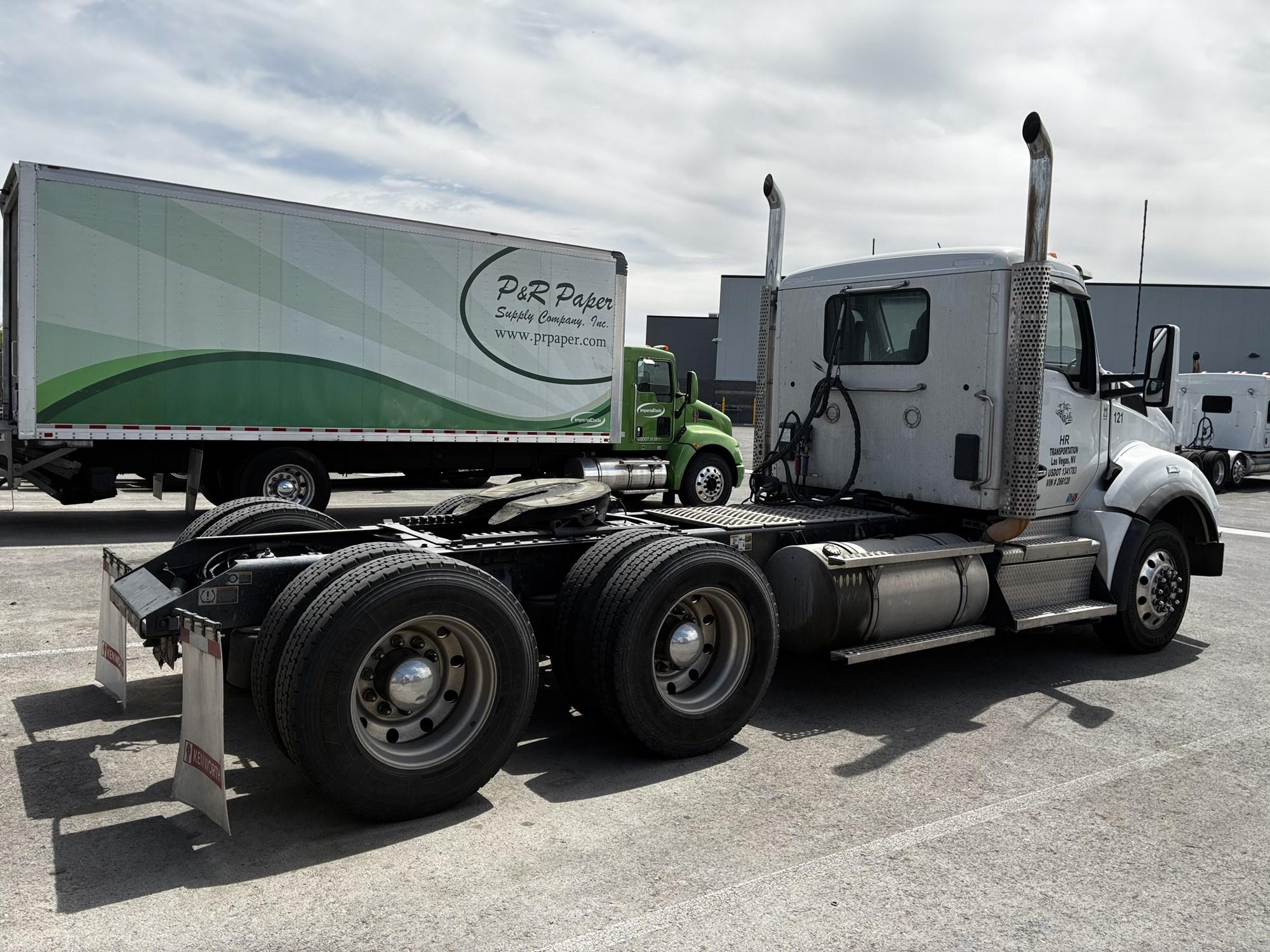 2023 Kenworth T880 in Las Vegas, NV, NV — photo 2