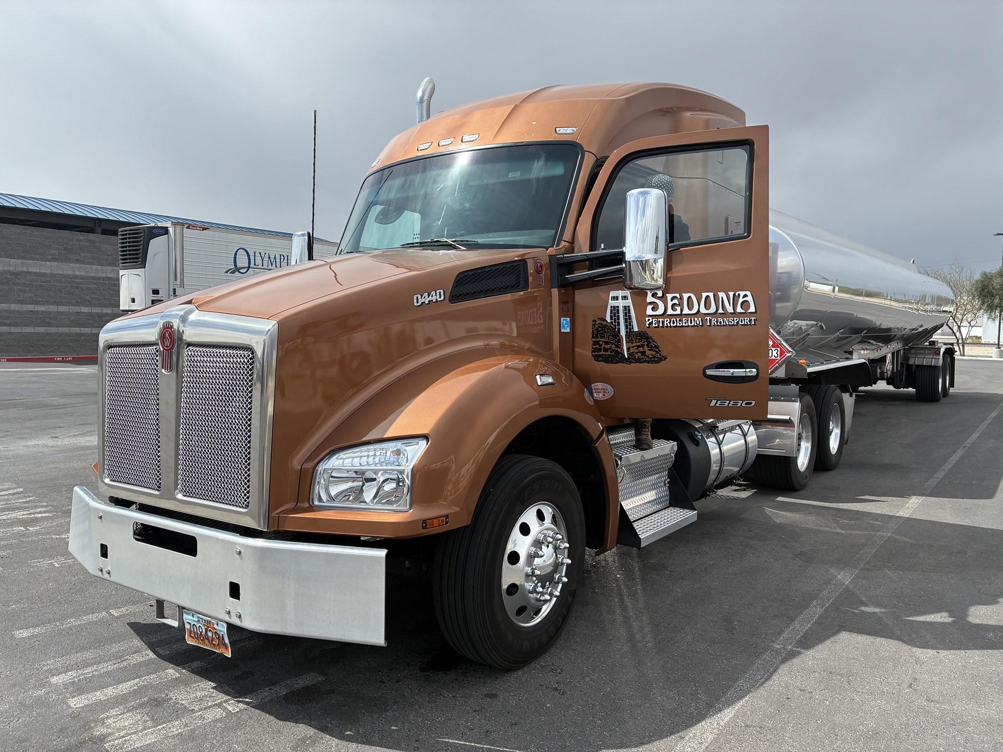 2023 Kenworth T880