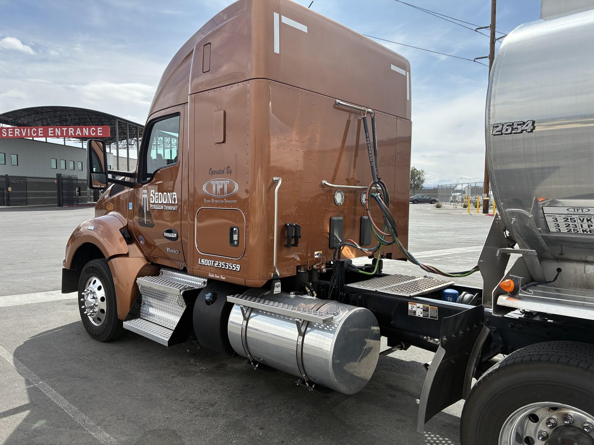 2023 Kenworth T880 in Las Vegas, NV, NV — photo 3