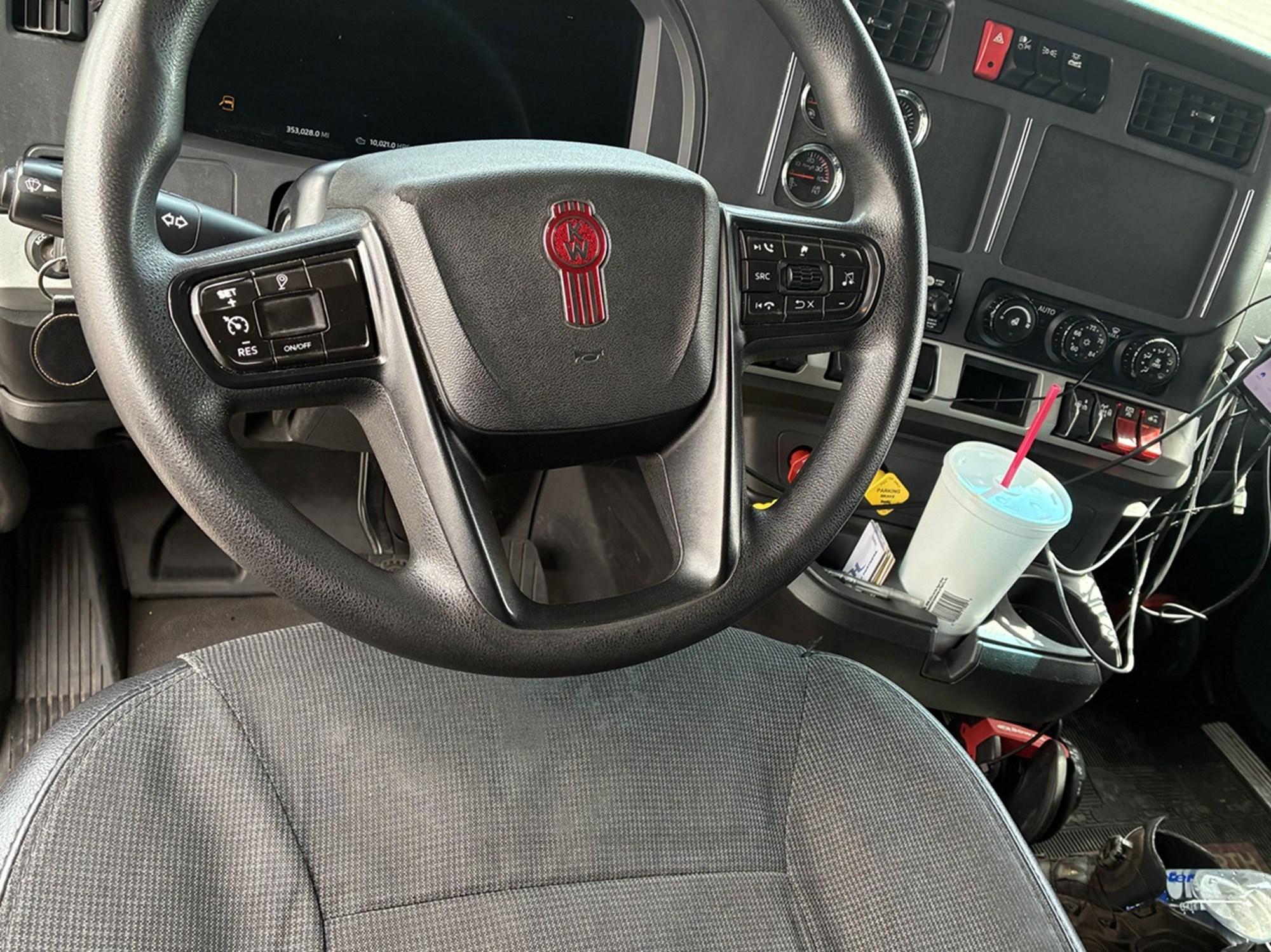2023 Kenworth T880 in Las Vegas, NV, NV — photo 6