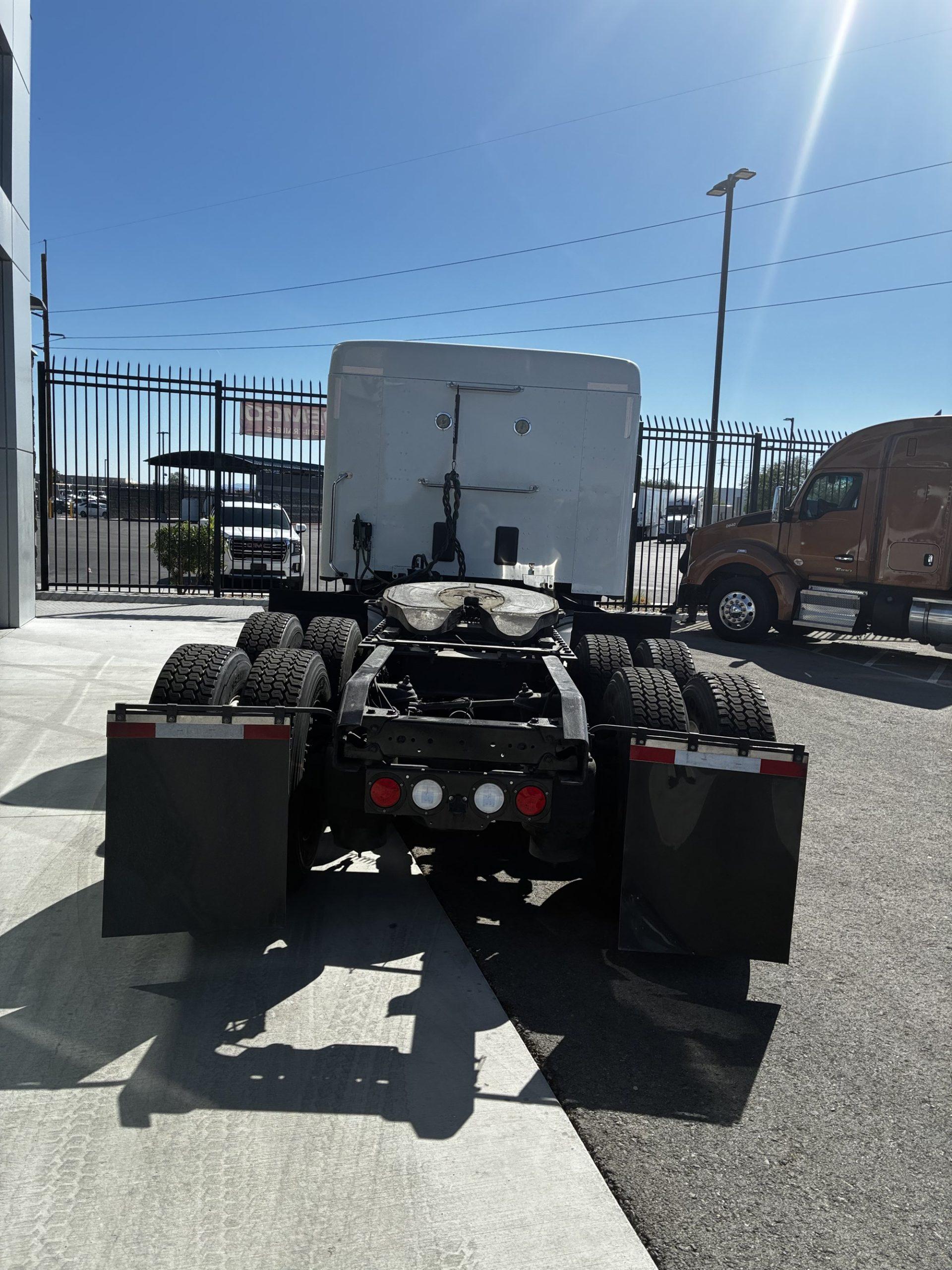 2023 Kenworth T680 in Las Vegas, NV, NV — photo 4
