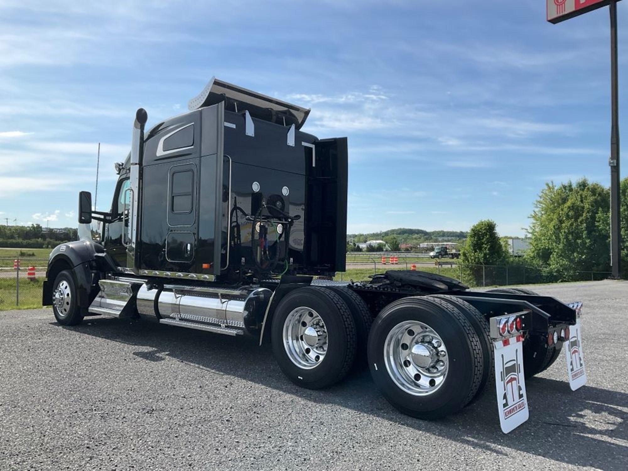 2023 Kenworth W990 in Keyser, WV, WV — photo 3