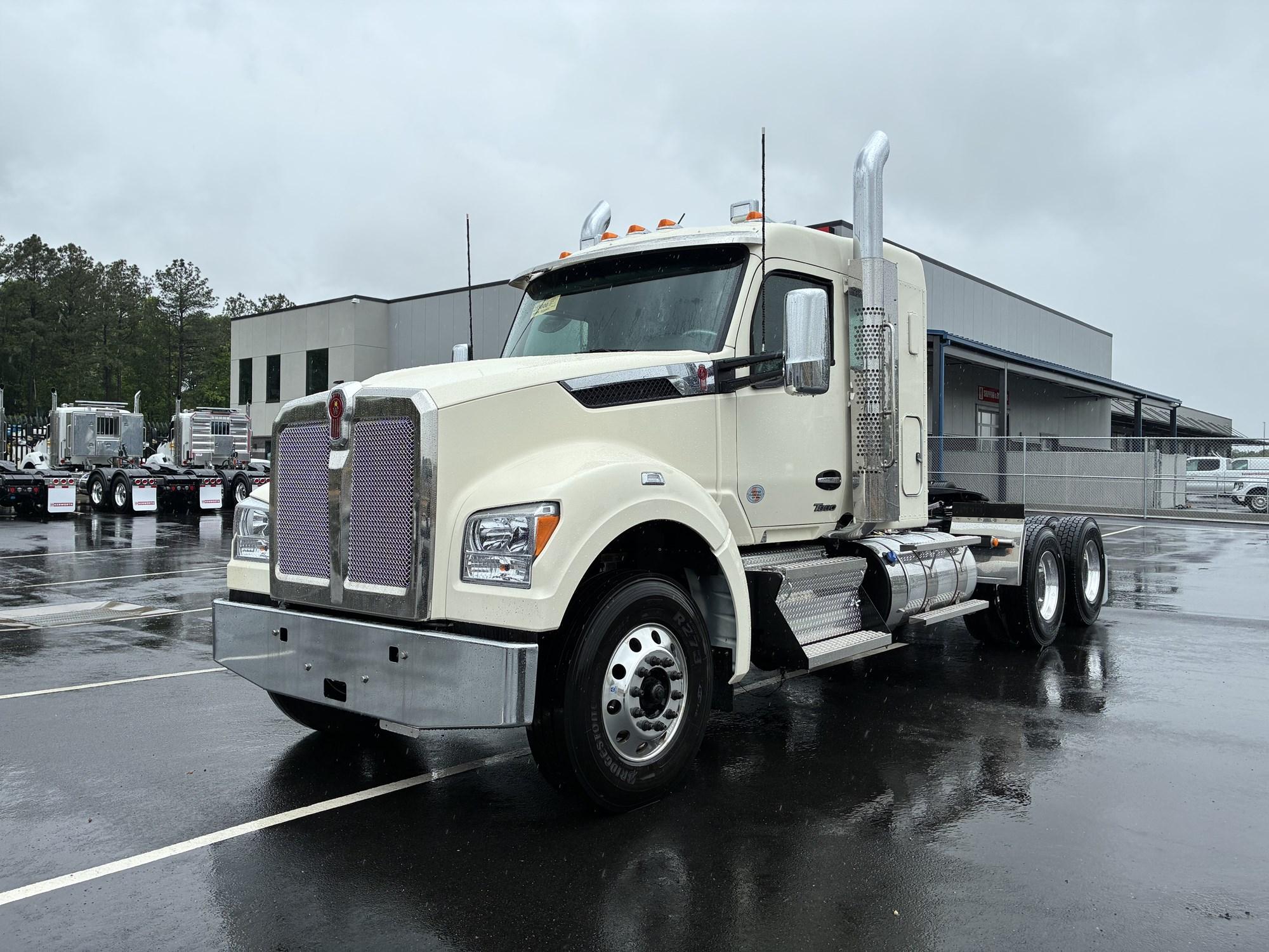 2027 Kenworth T880