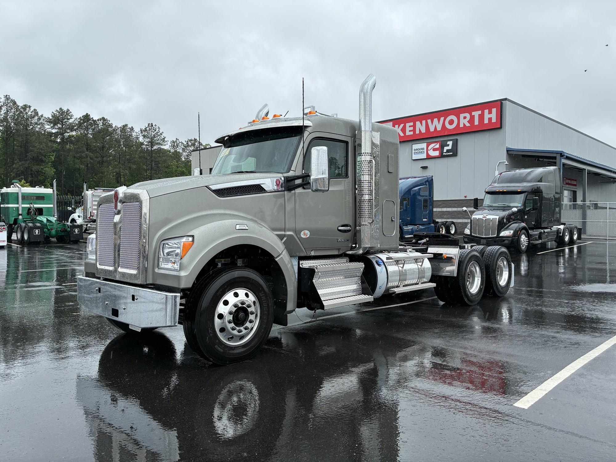 2027 Kenworth T880