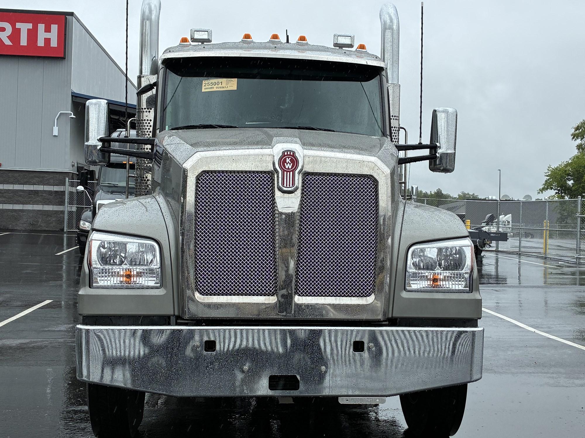 2027 Kenworth T880 in ASHLAND, VA, VA — photo 2