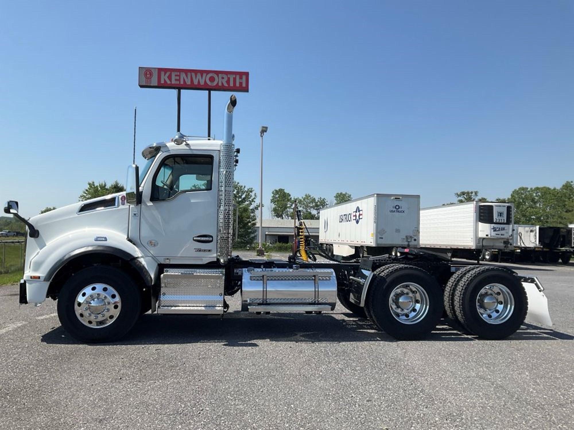 2027 Kenworth T880 in Harrisonburg, VA, VA — photo 2