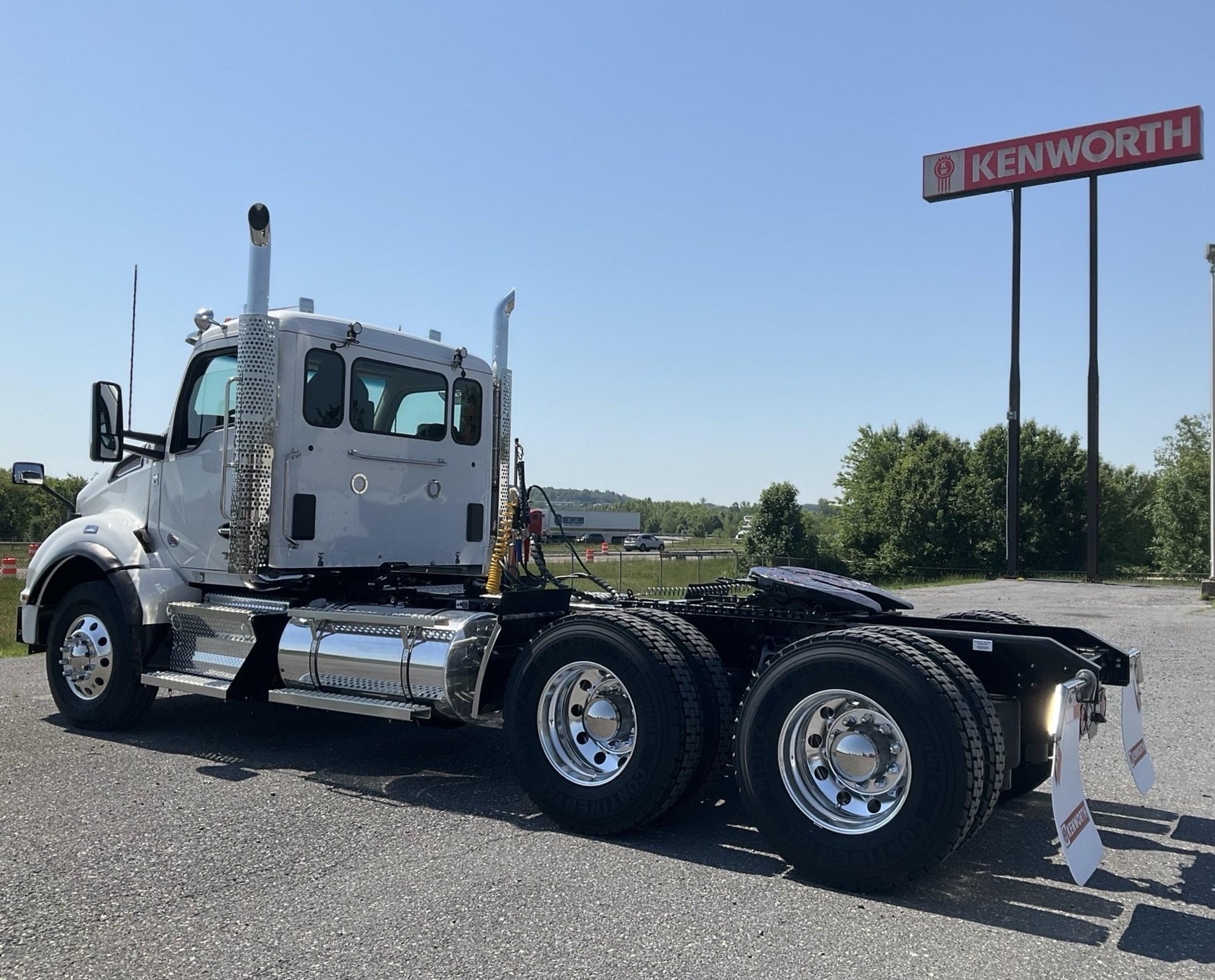 2027 Kenworth T880 in Harrisonburg, VA, VA — photo 3