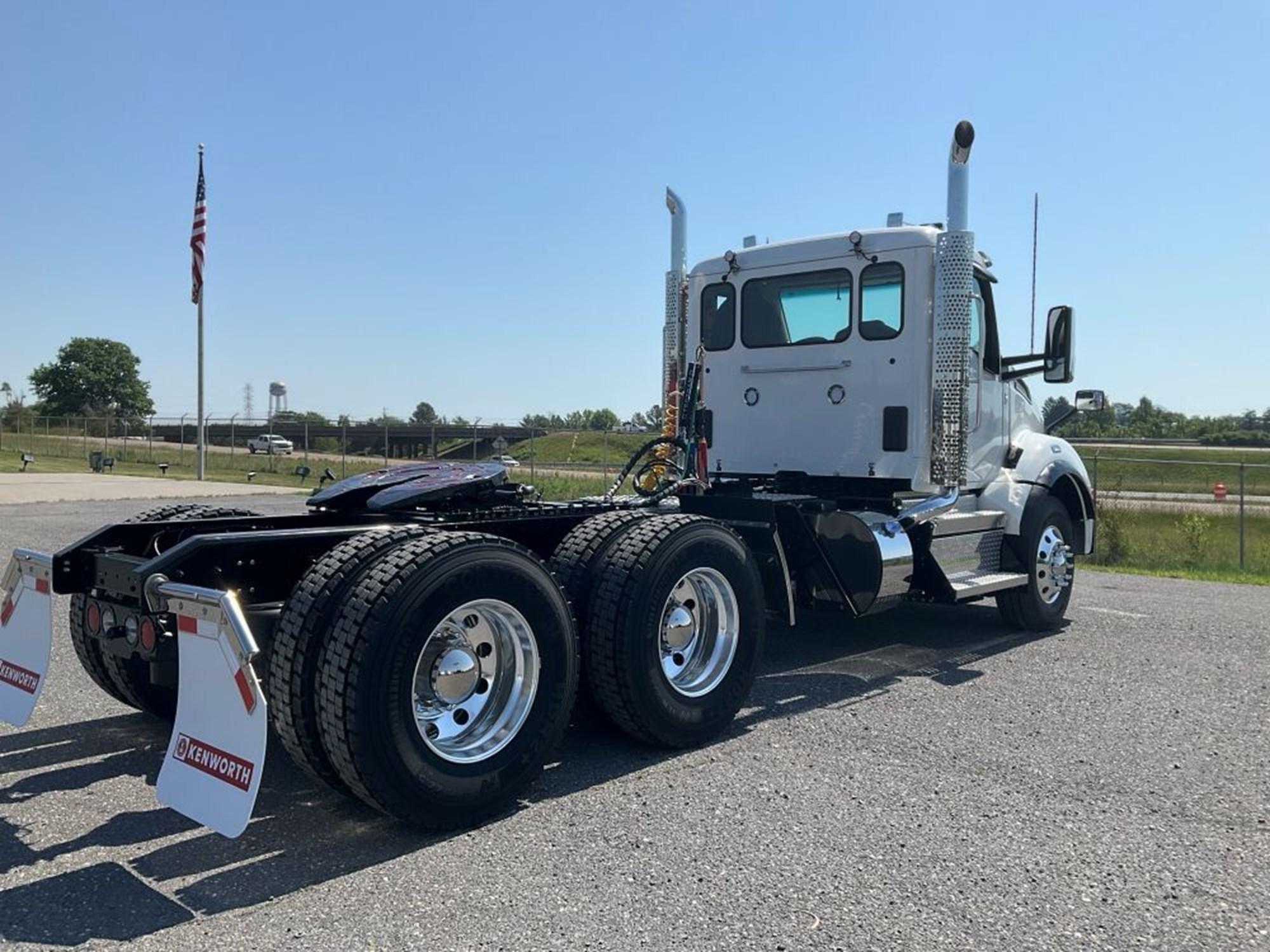 2027 Kenworth T880 in Harrisonburg, VA, VA — photo 4
