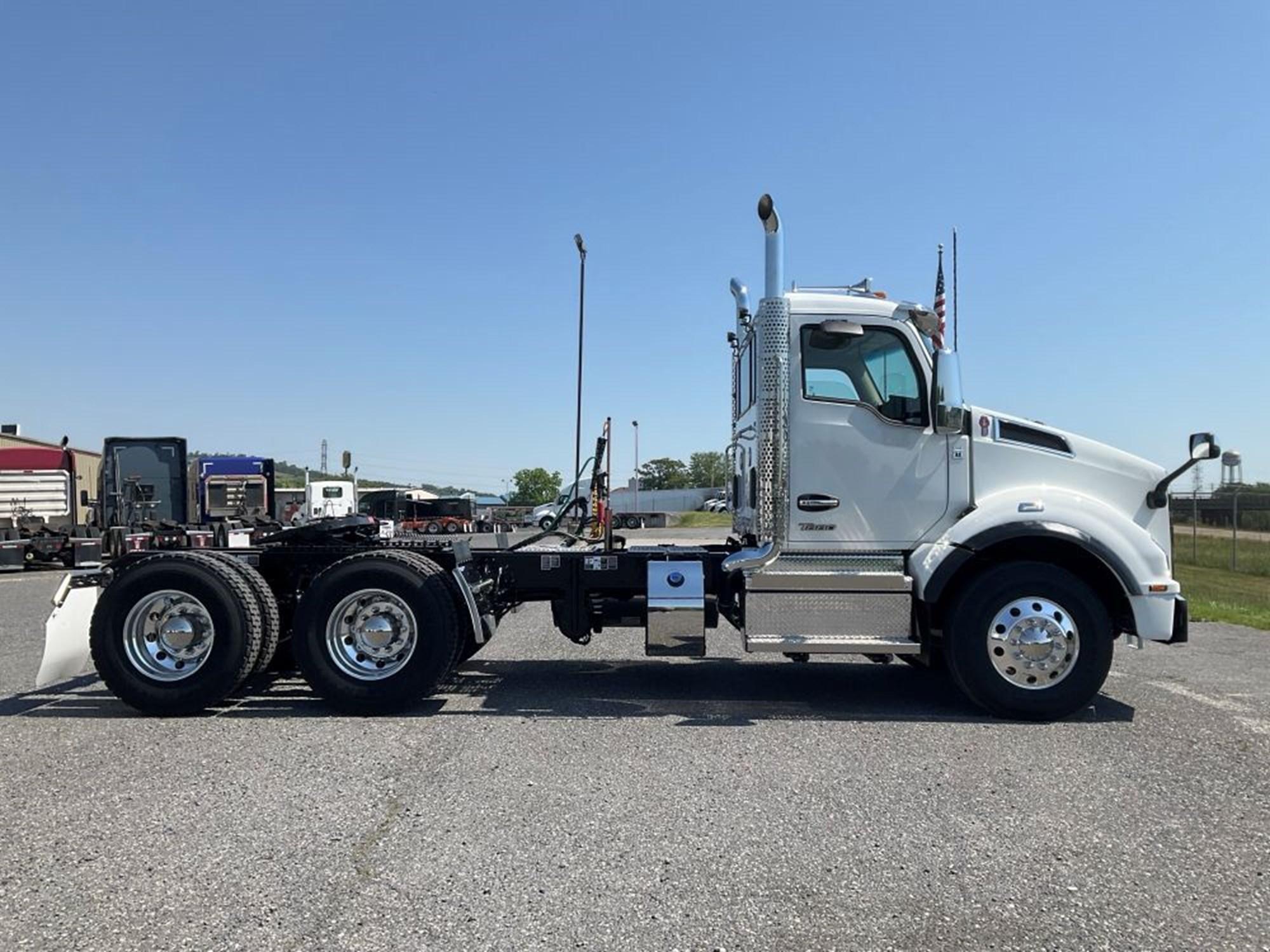 2027 Kenworth T880 in Harrisonburg, VA, VA — photo 5