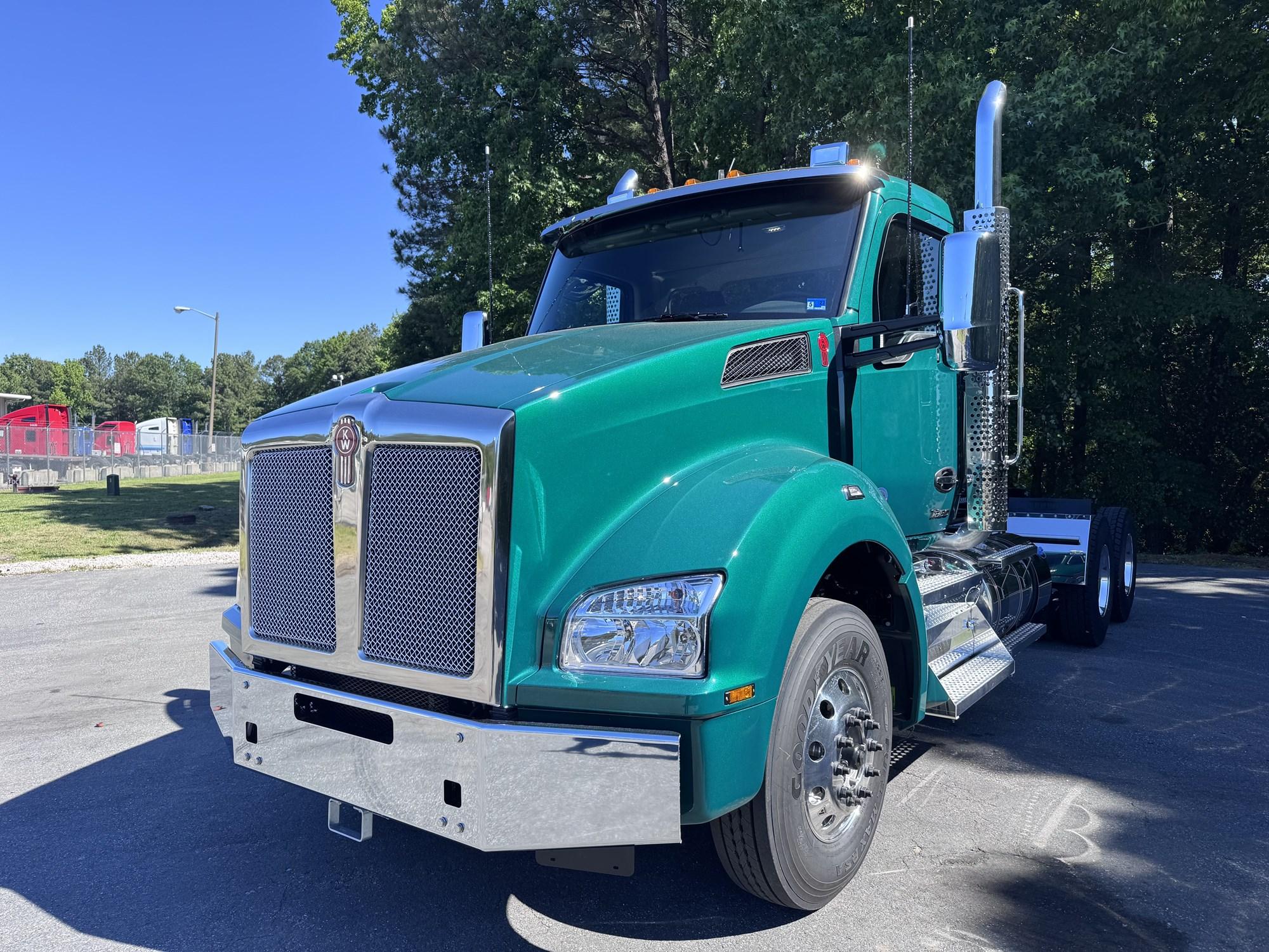 2027 Kenworth T880