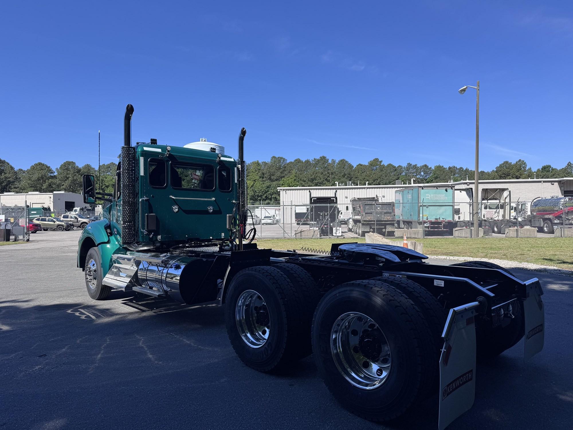 2027 Kenworth T880 in Richmond, VA, VA — photo 3