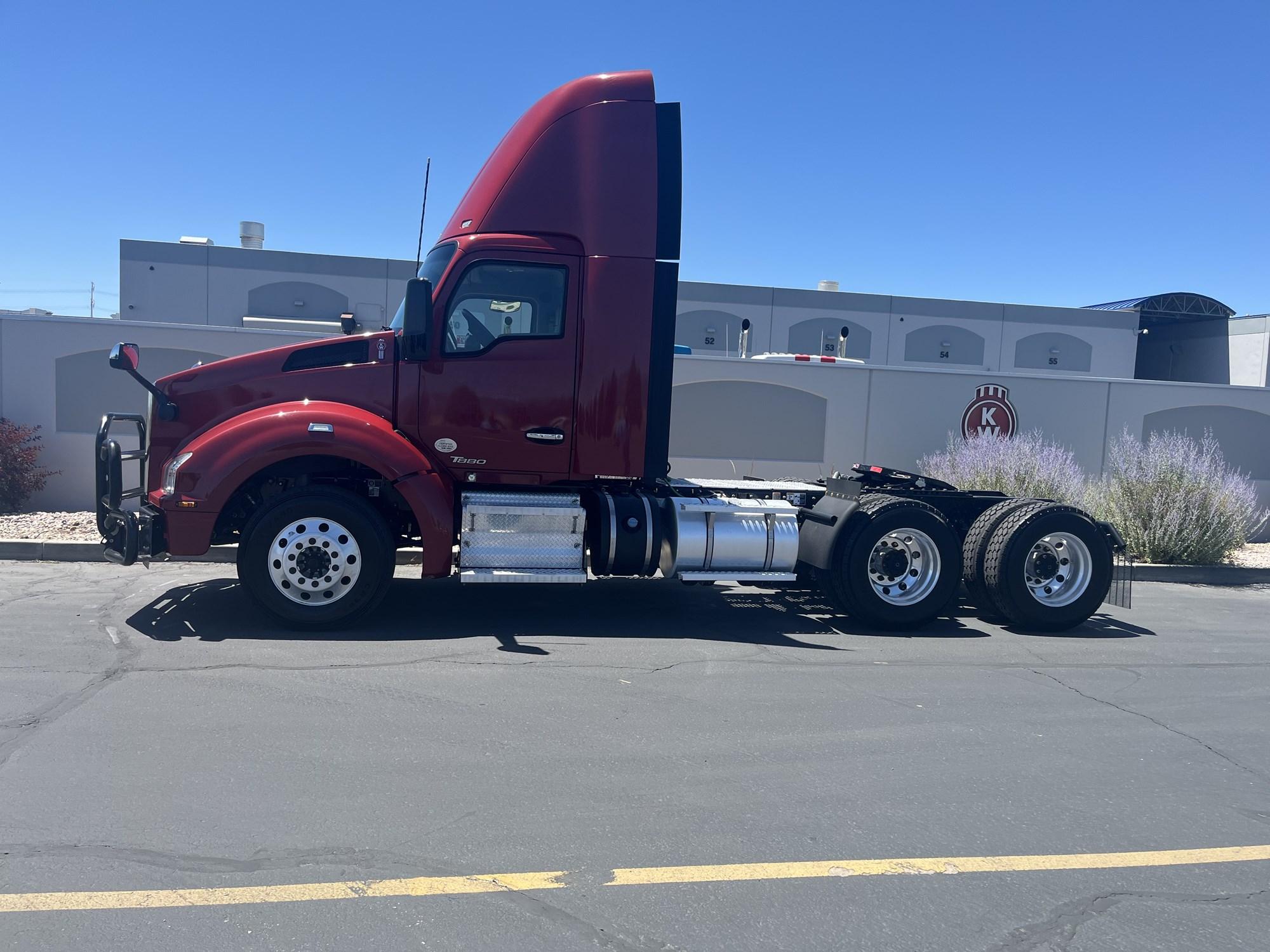 2022 Kenworth T880