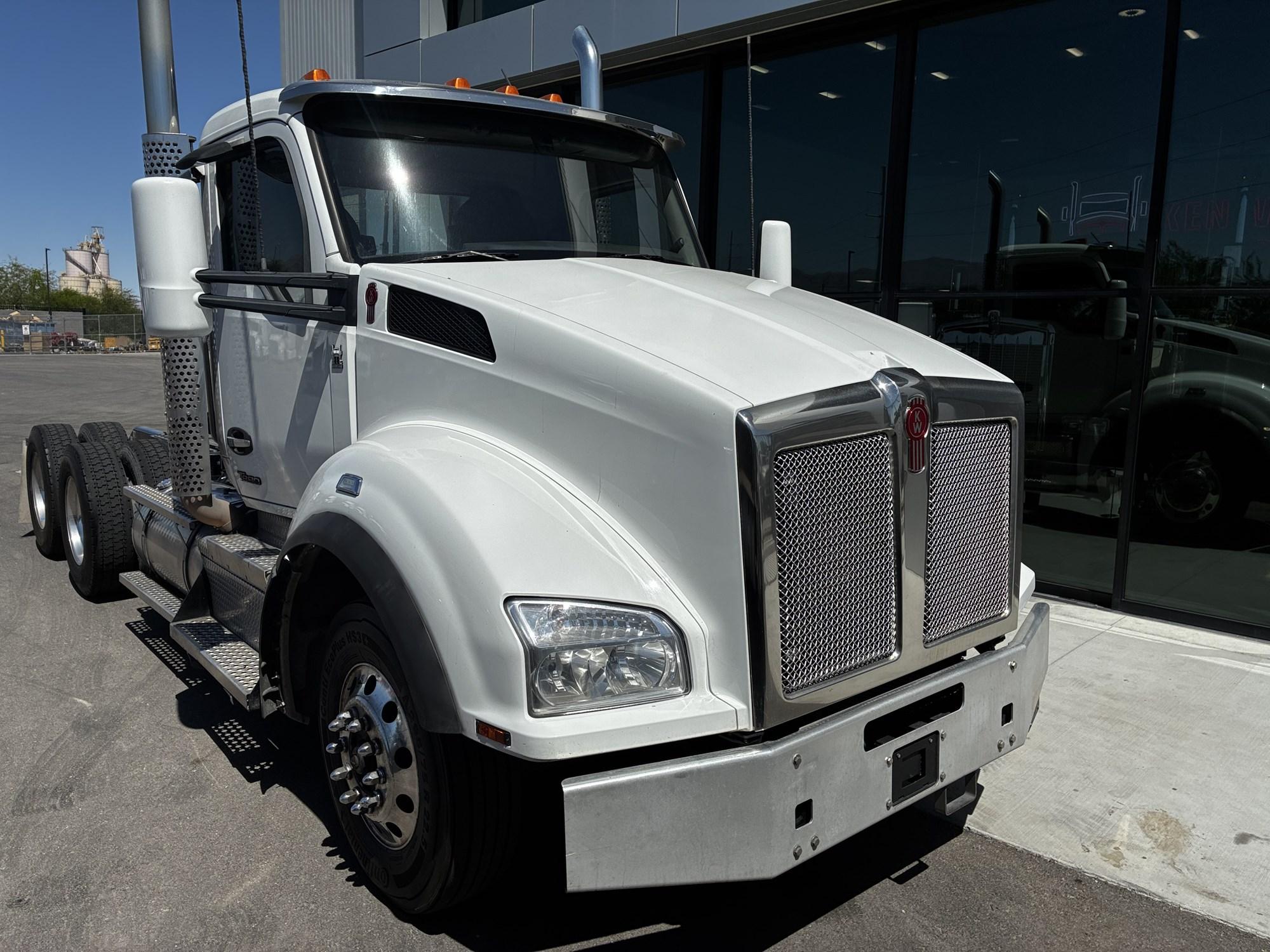 2023 Kenworth T880