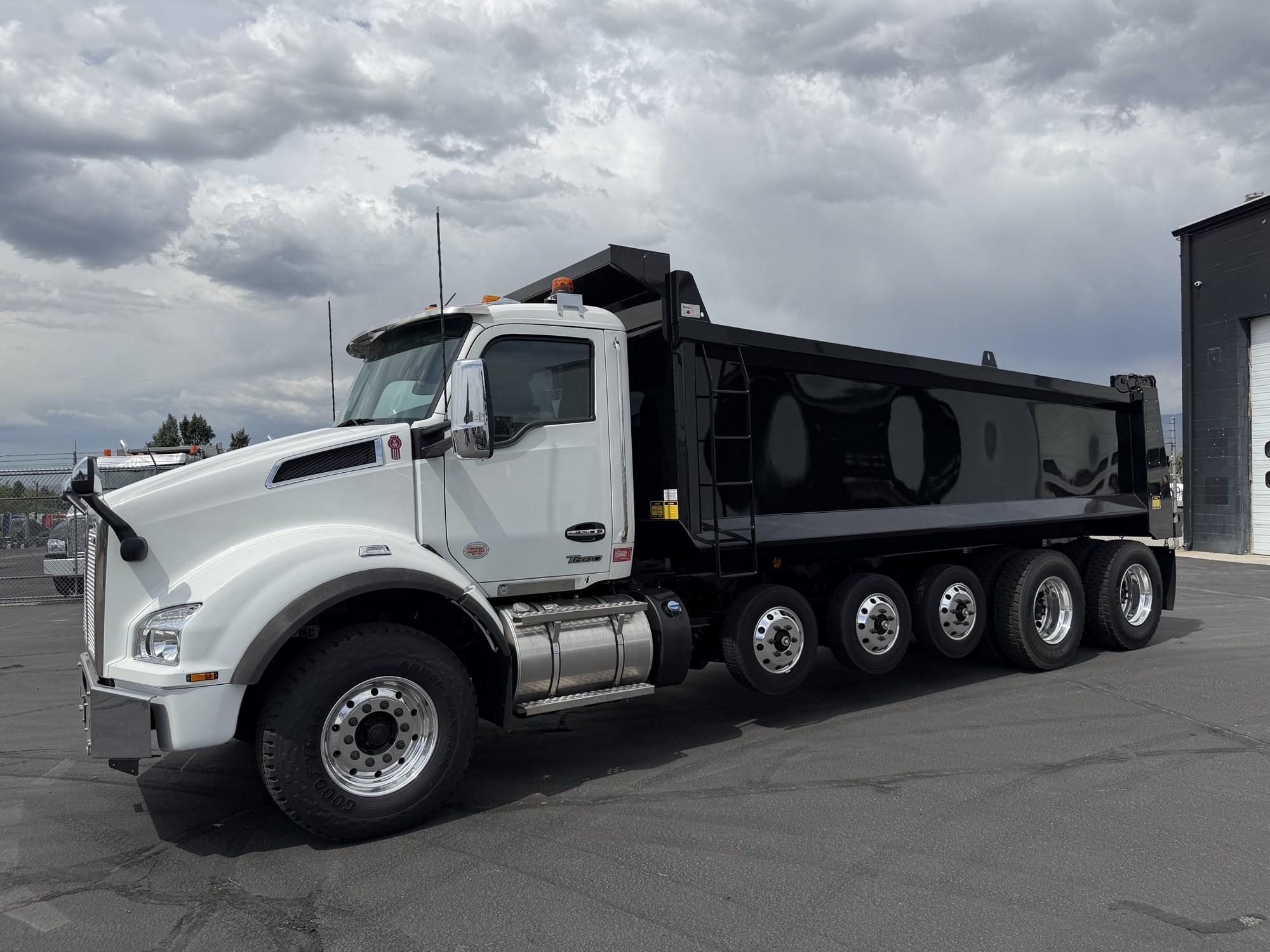 2025 Kenworth T880
