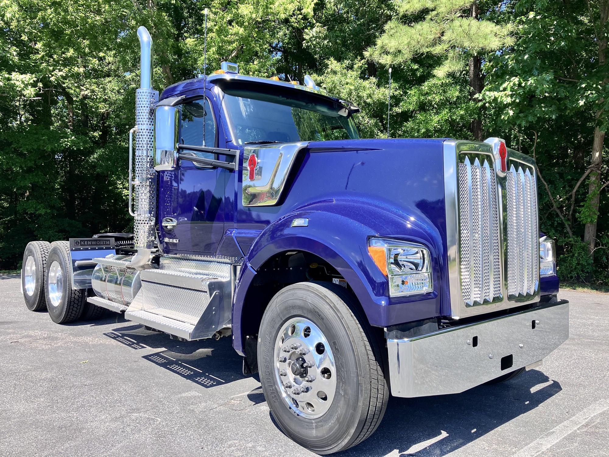 2027 Kenworth W990