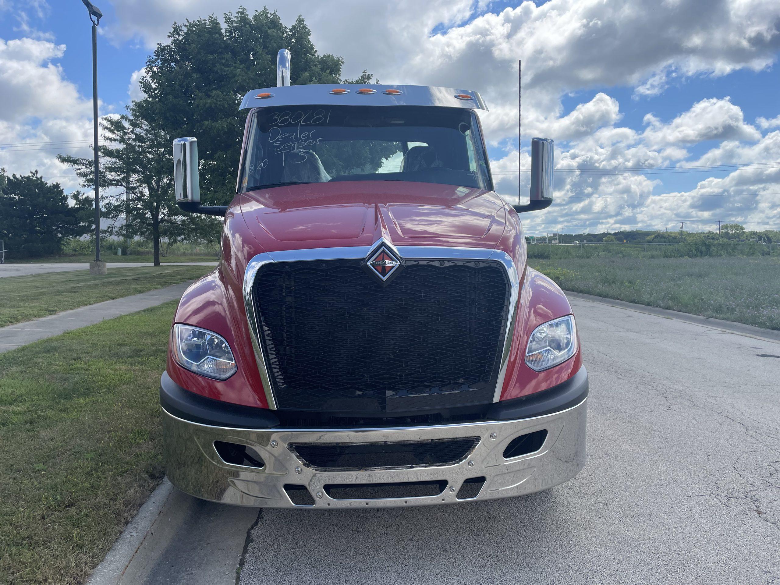2025 International LT — photo 2