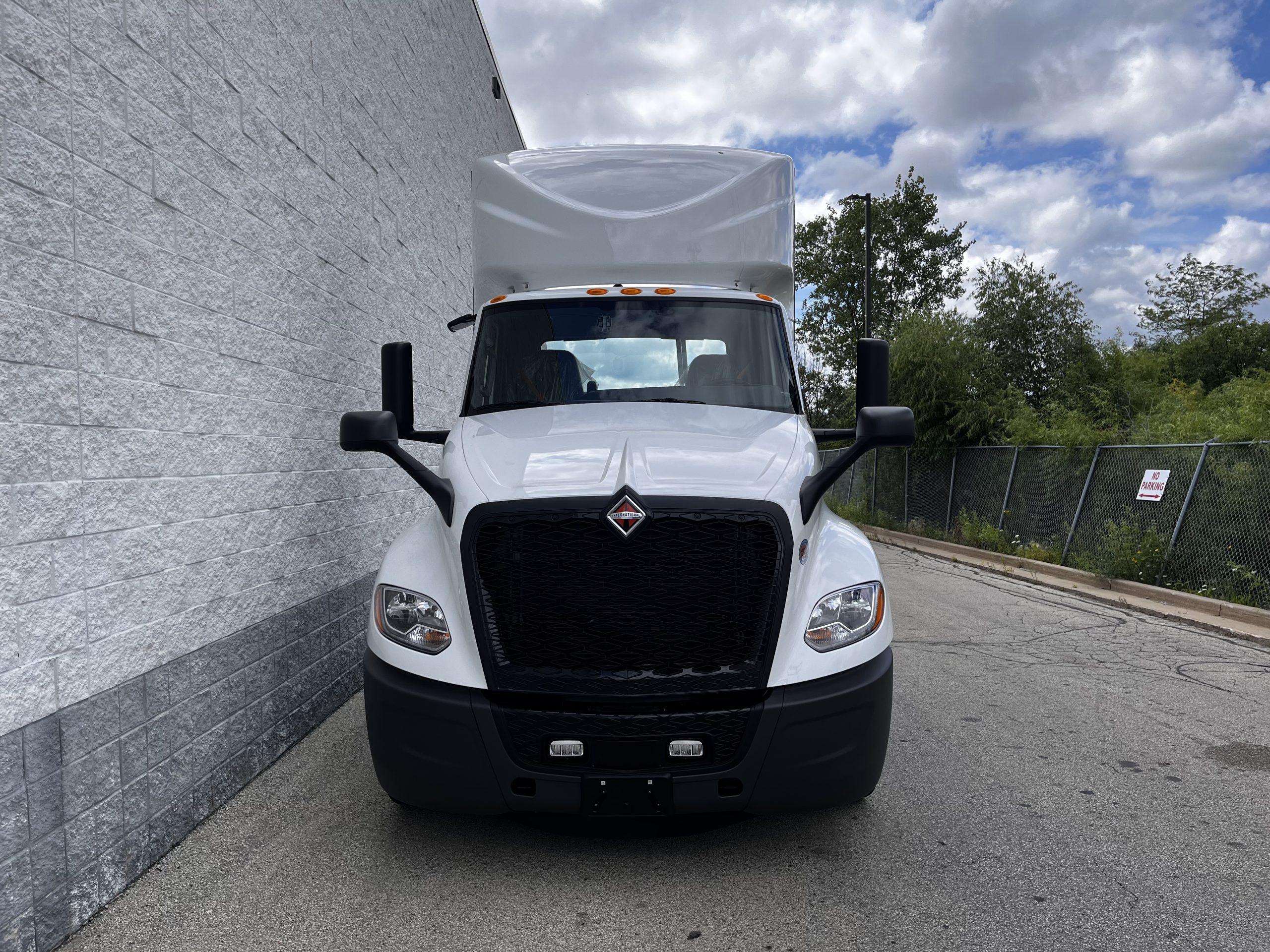 2025 International LT — photo 3
