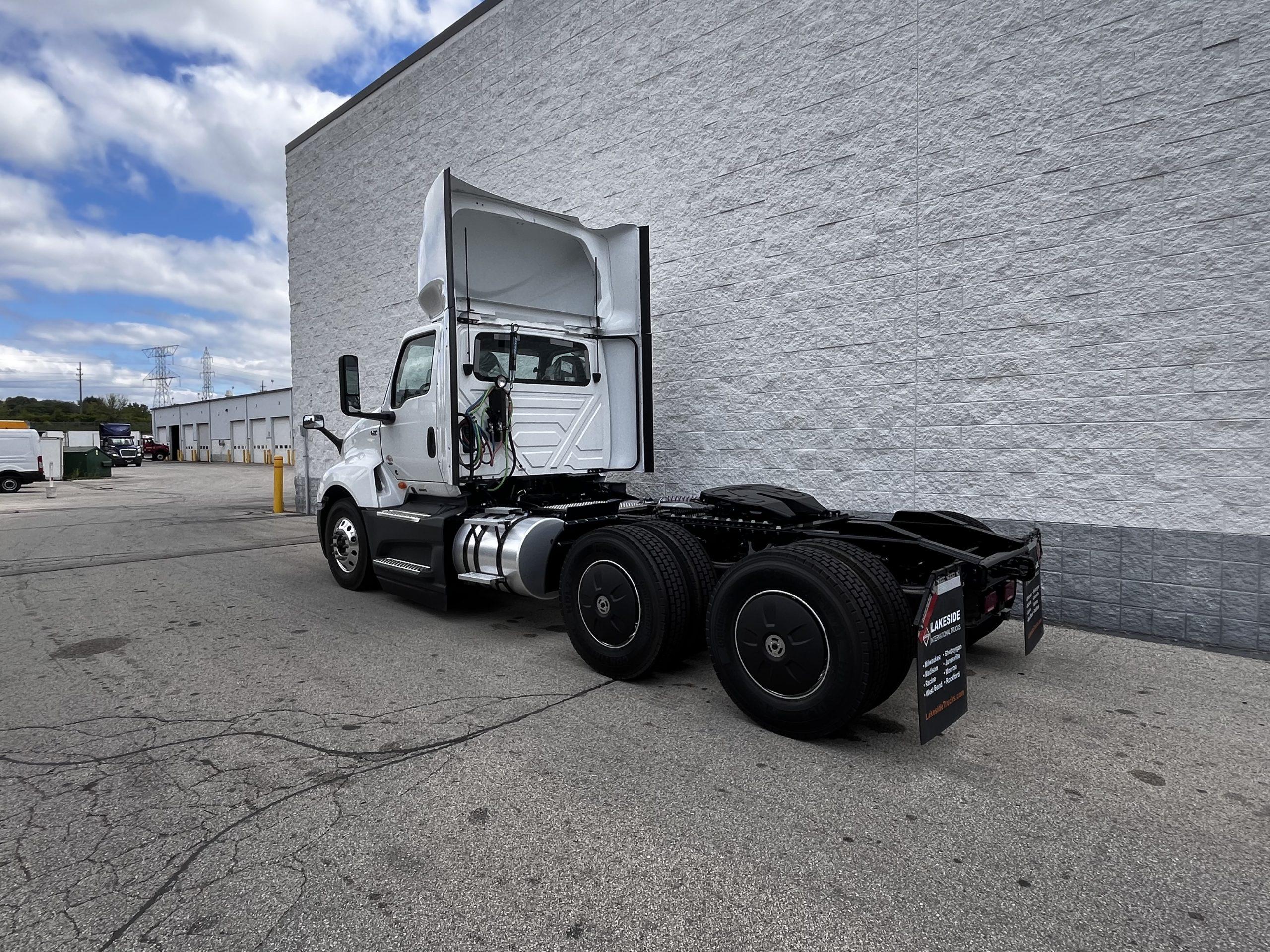 2025 International LT — photo 6
