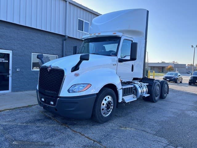 2025 International LT — photo 3